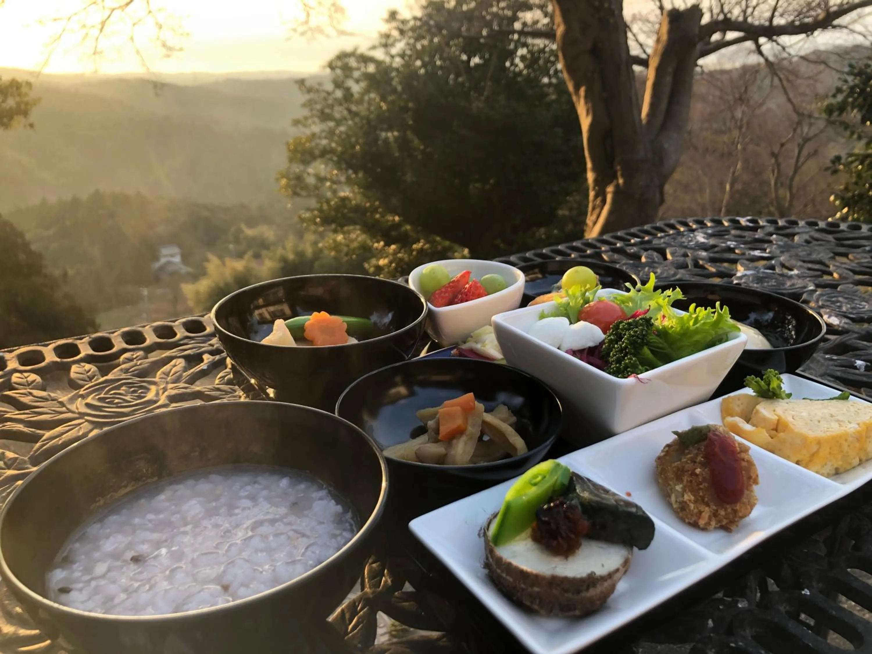 Breakfast in Mt Ichibata Cottage