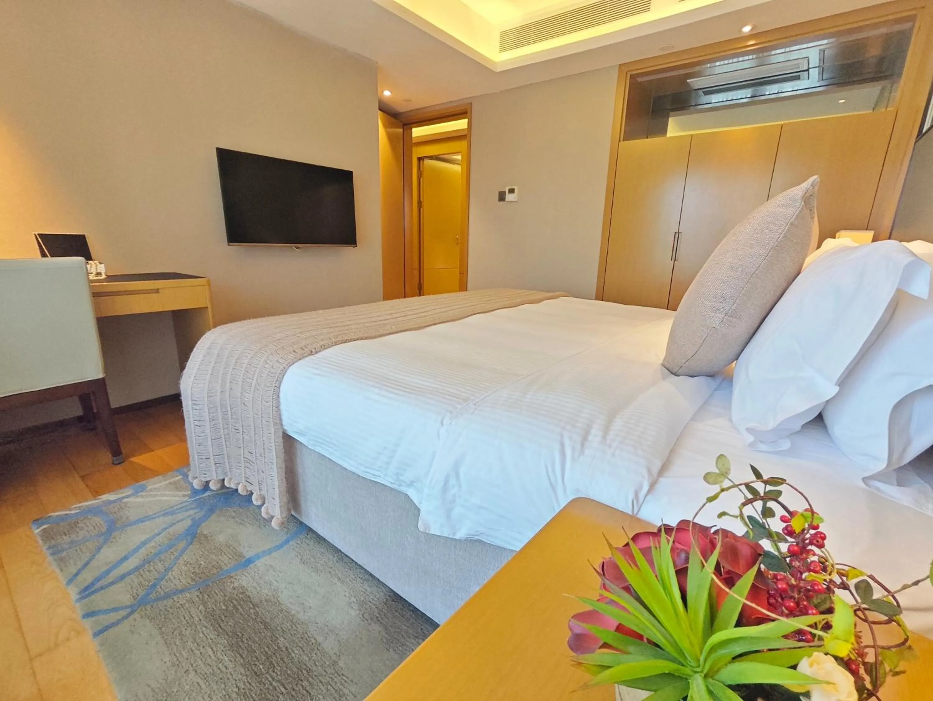 Bedroom, Bed in Somerset Grandview Shenzhen