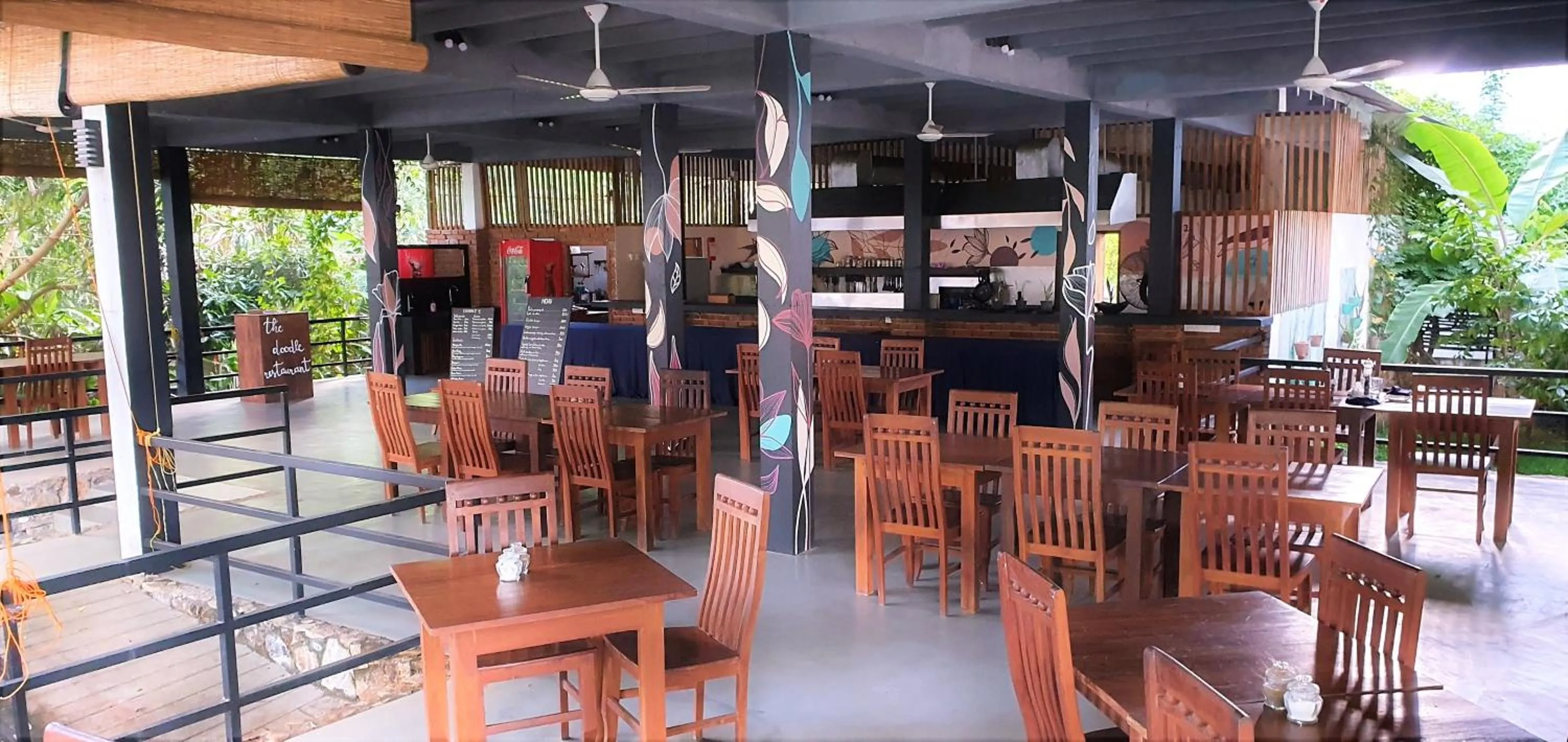 Restaurant/places to eat in Blue Turtle Hotel