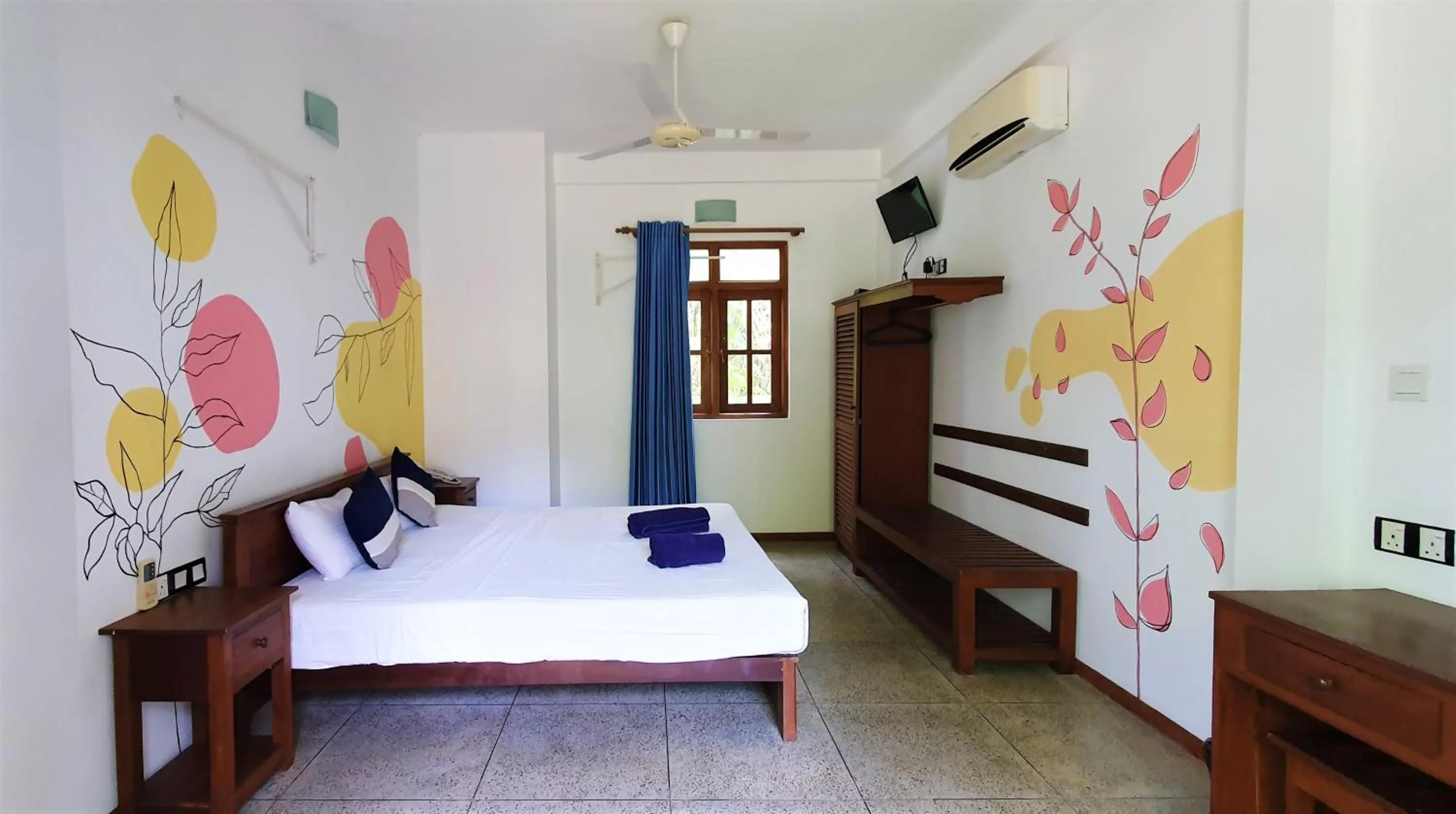 Bedroom, Bed in Blue Turtle Hotel