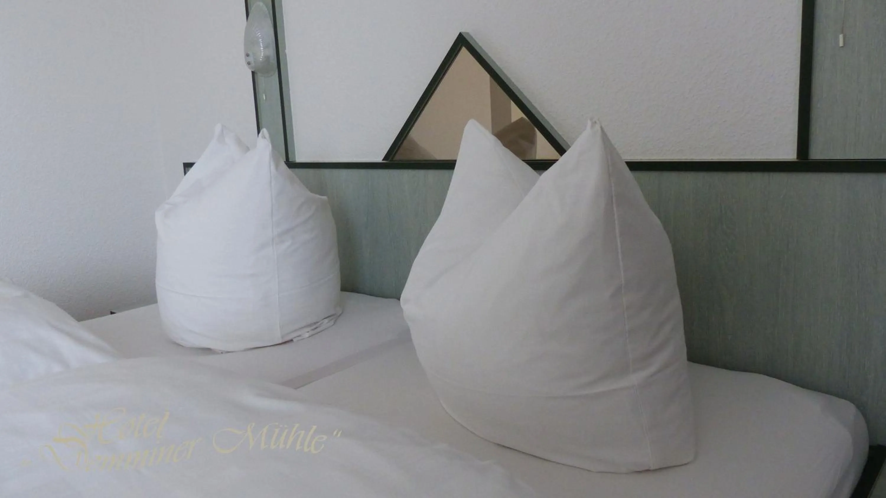 Bed in Hotel Demminer Mühle