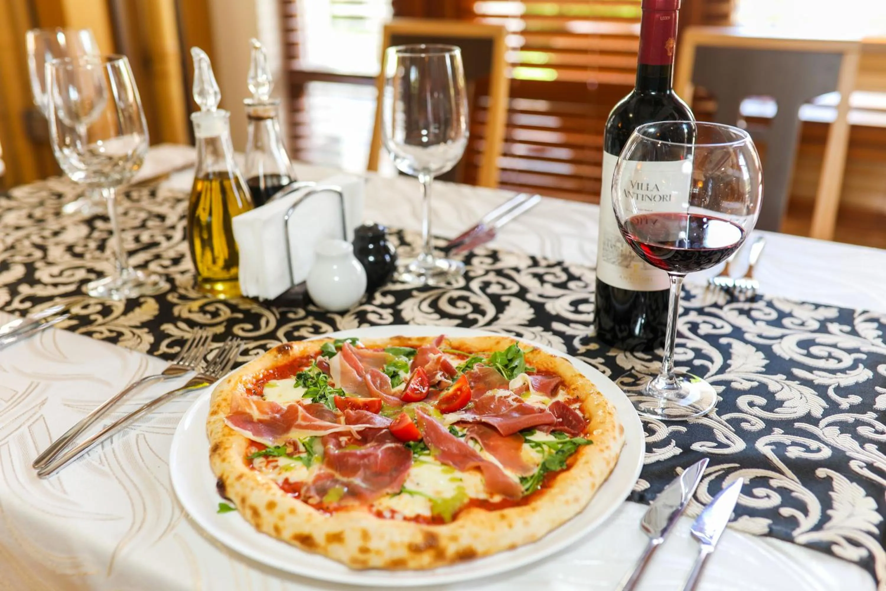 Restaurant/places to eat in Emerald Beach Resort & Spa