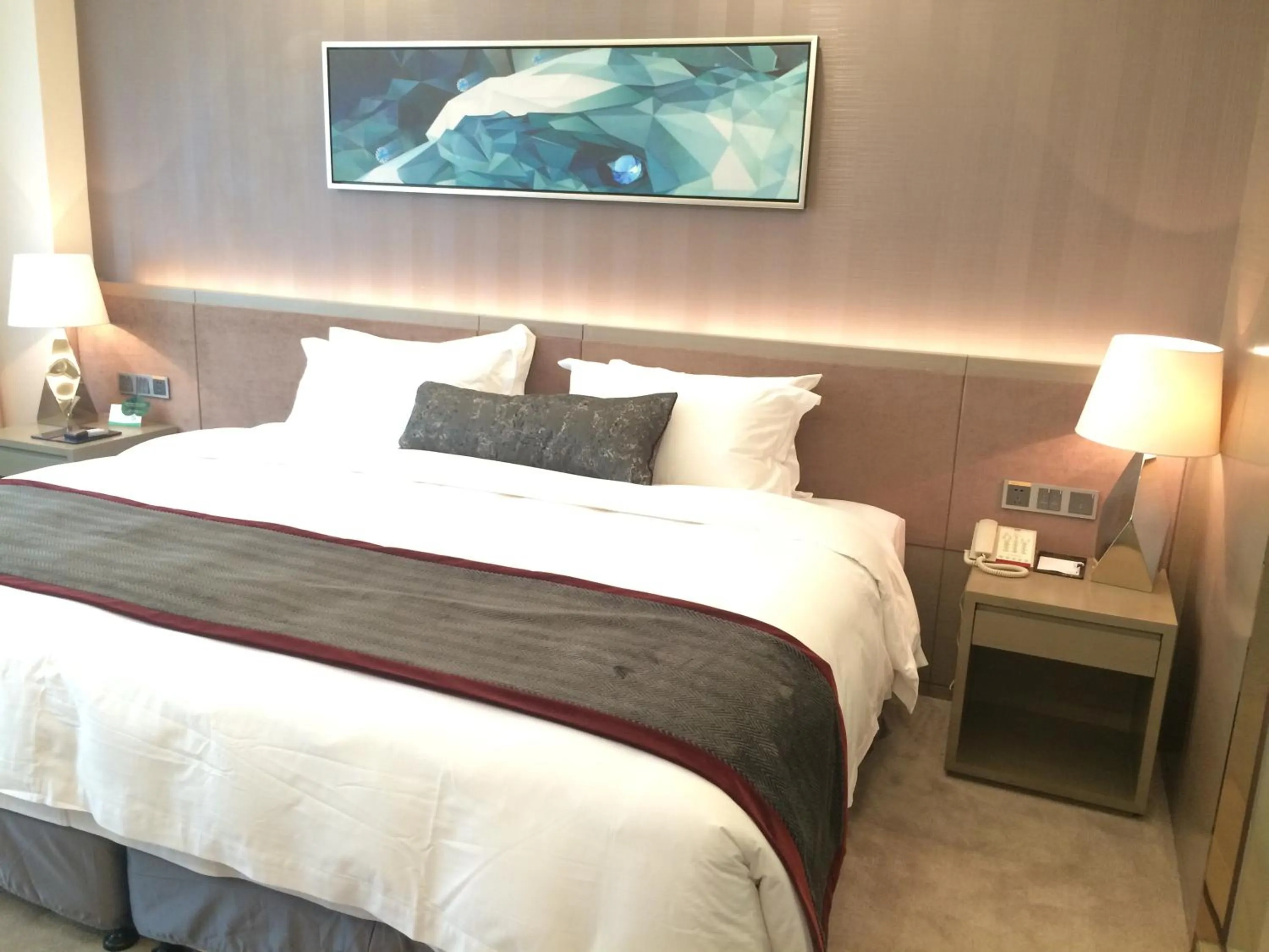 Bed in Shenzhen Baoan PLUS Gems Cube Hotel