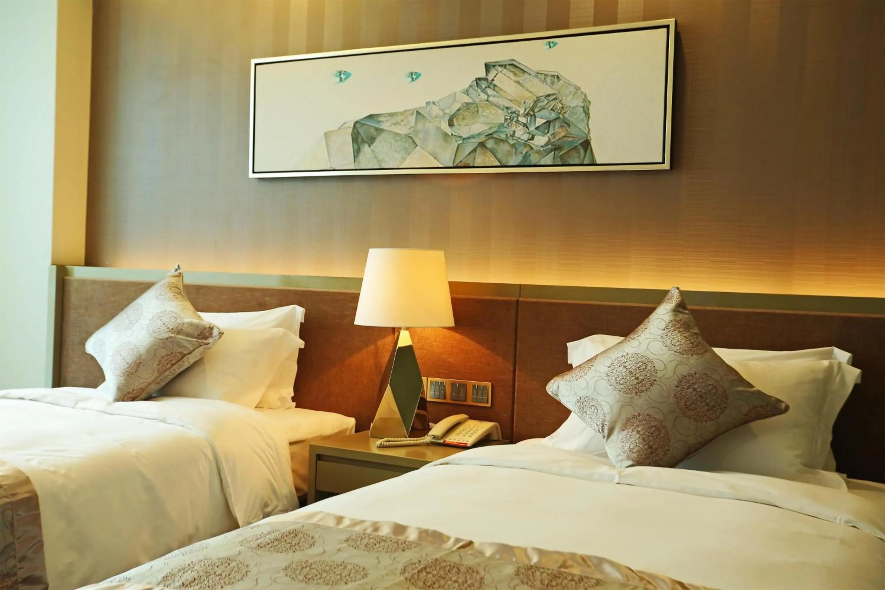 Bed in Shenzhen Baoan PLUS Gems Cube Hotel