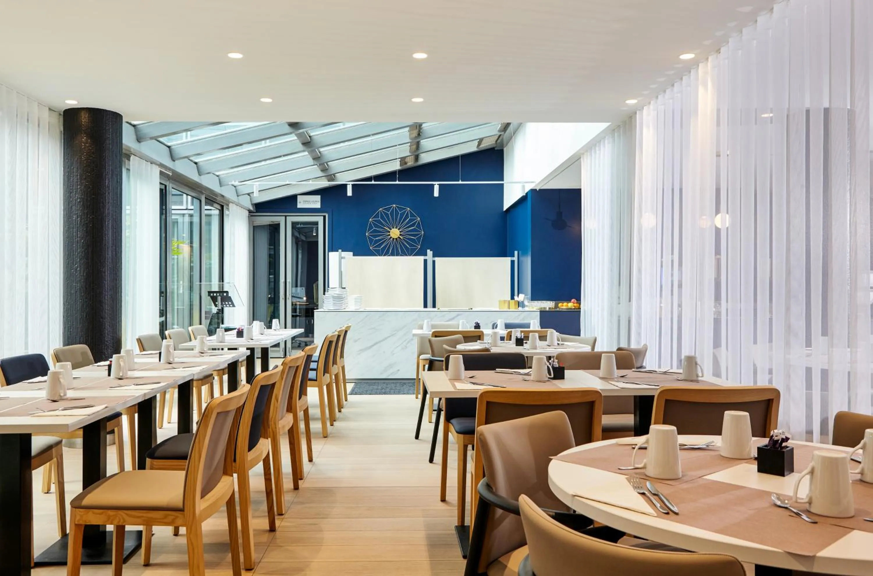 Restaurant/places to eat in Residence Mercure Paris La Defense Grande Arche