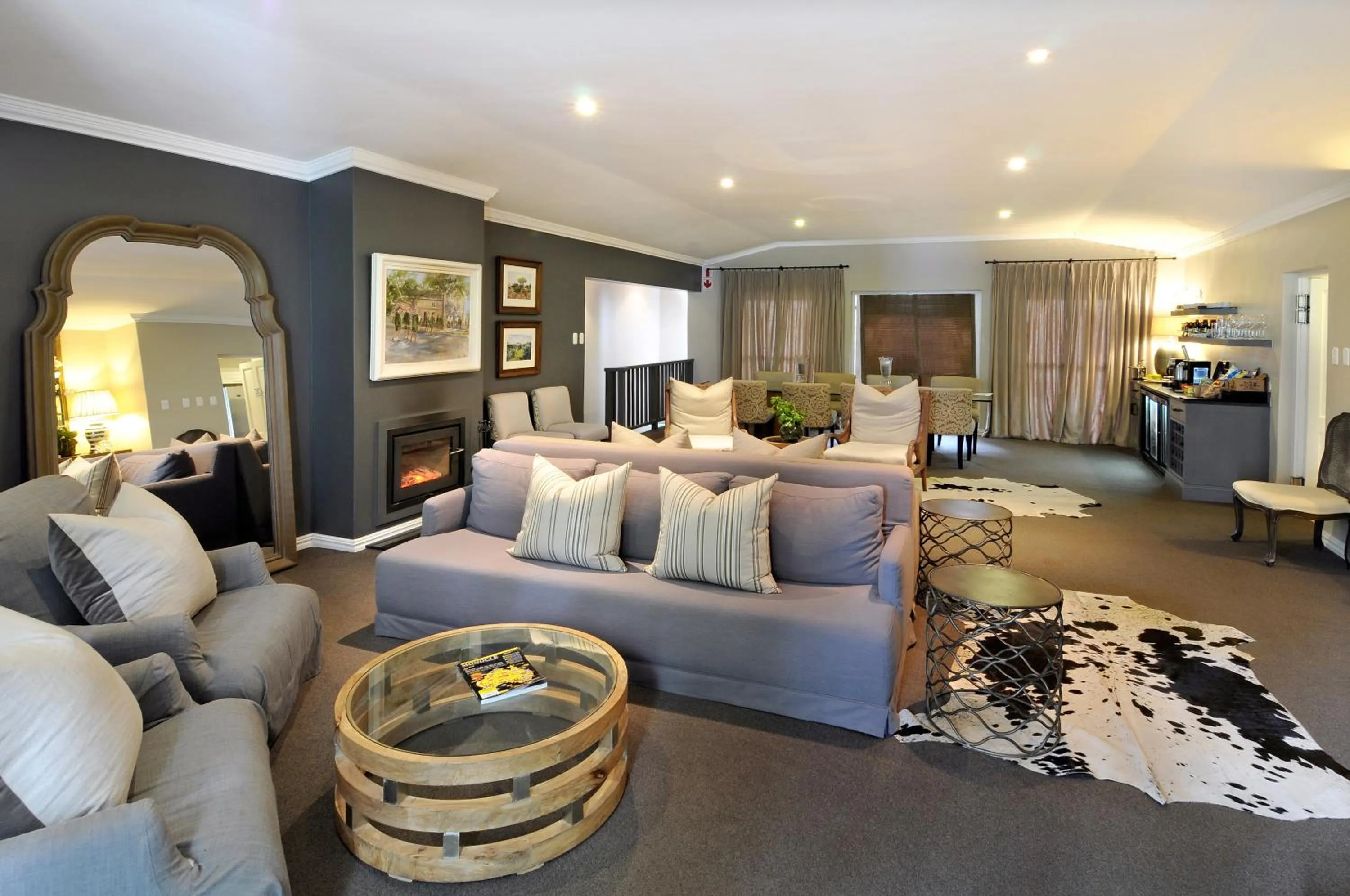 Communal lounge/ TV room, Bed in 8A Grahamstown by The Oyster Collection