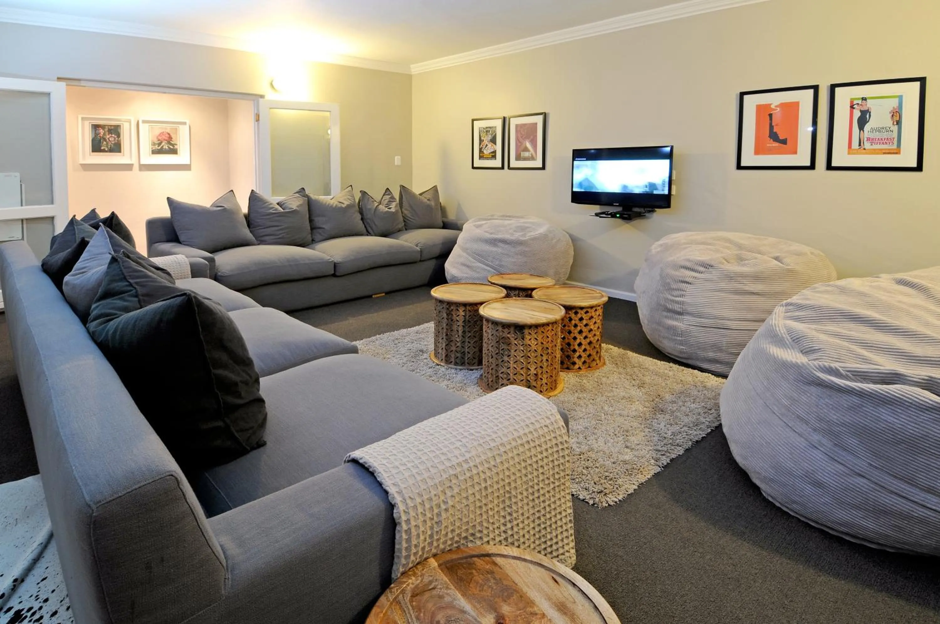 Communal lounge/ TV room in 8A Grahamstown by The Oyster Collection