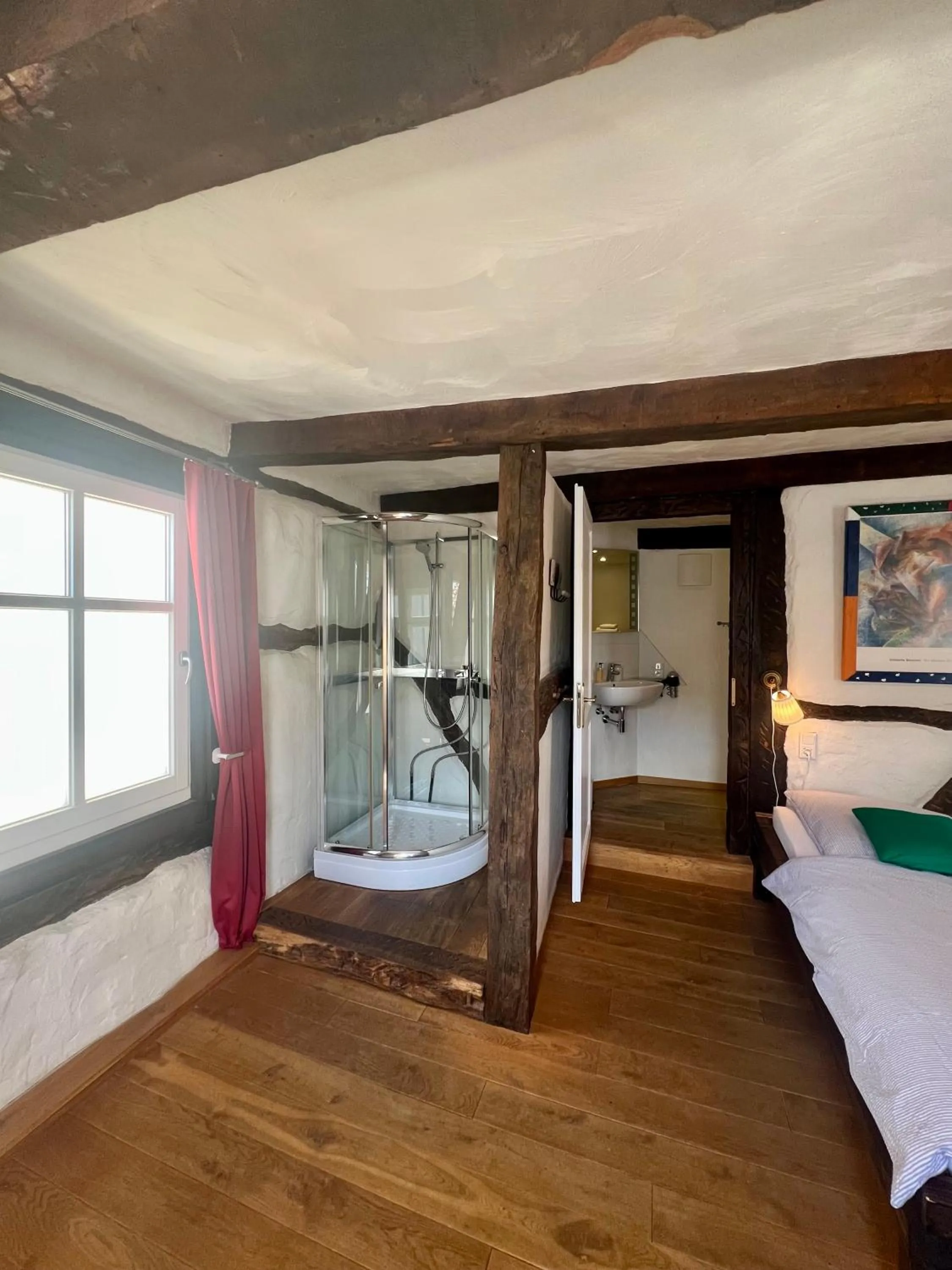 Bathroom, Bed in Hotel Pemü