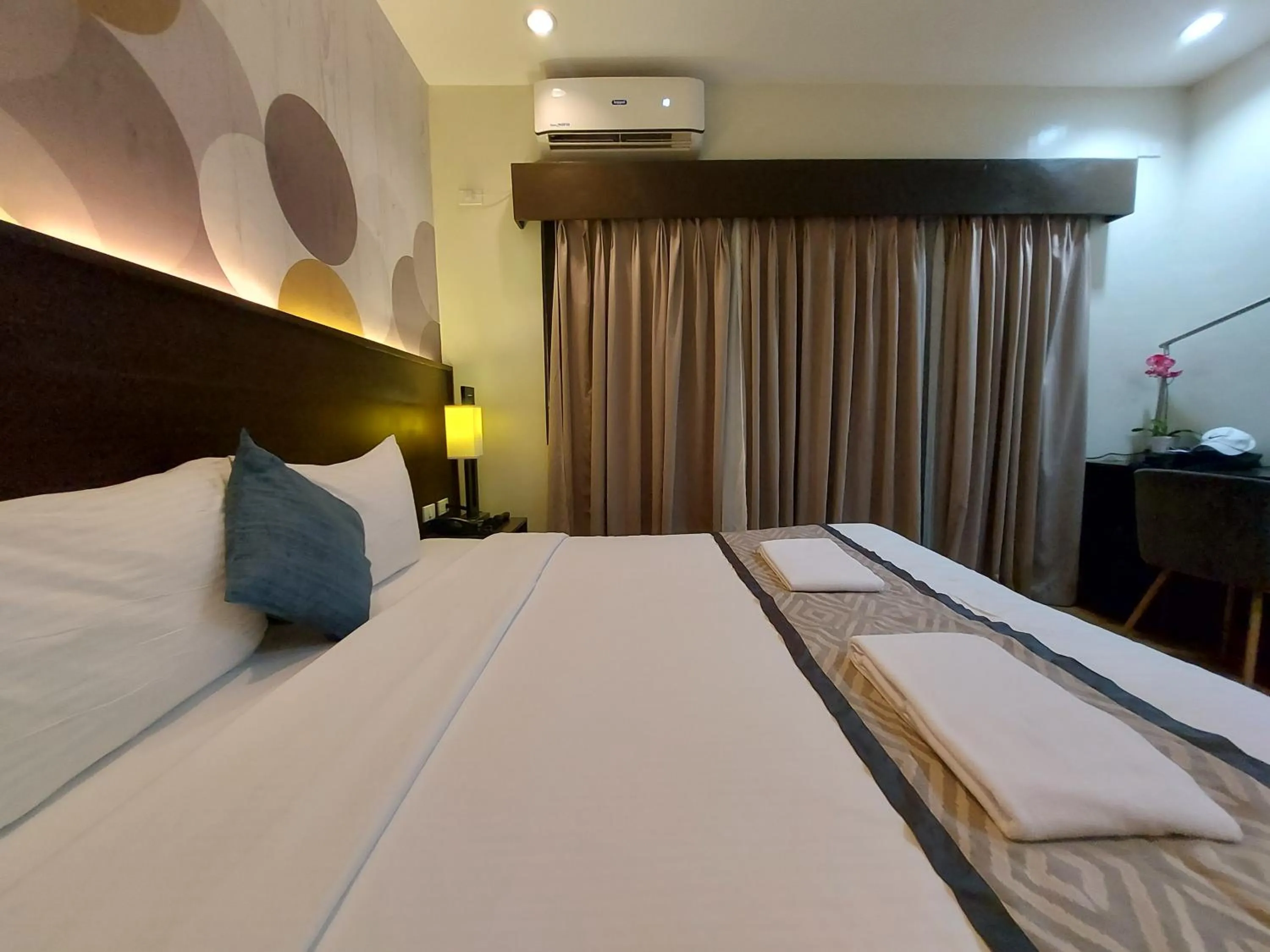 Bed in Whitewoods Convention and Leisure Hotel