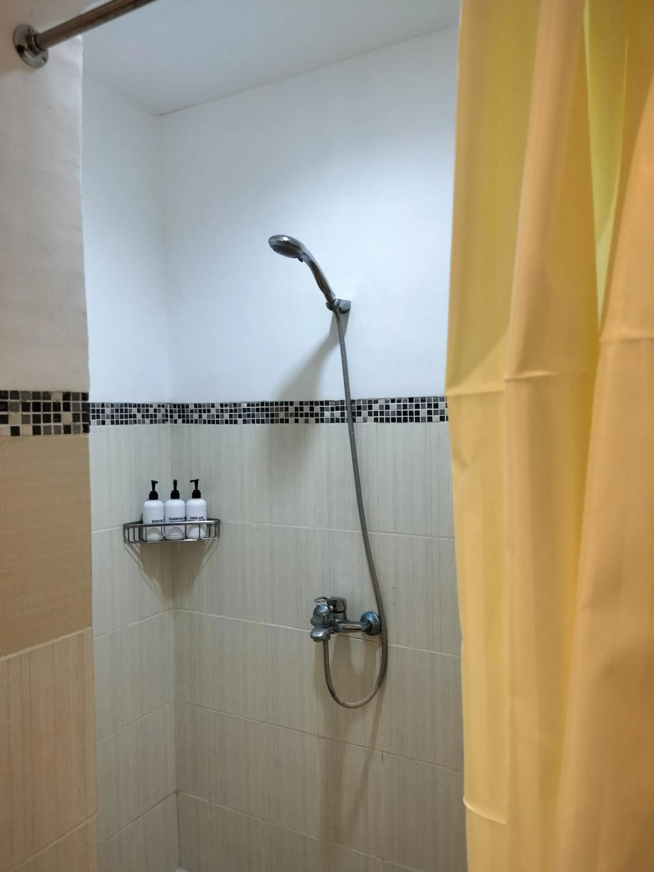 Shower in Whitewoods Convention and Leisure Hotel