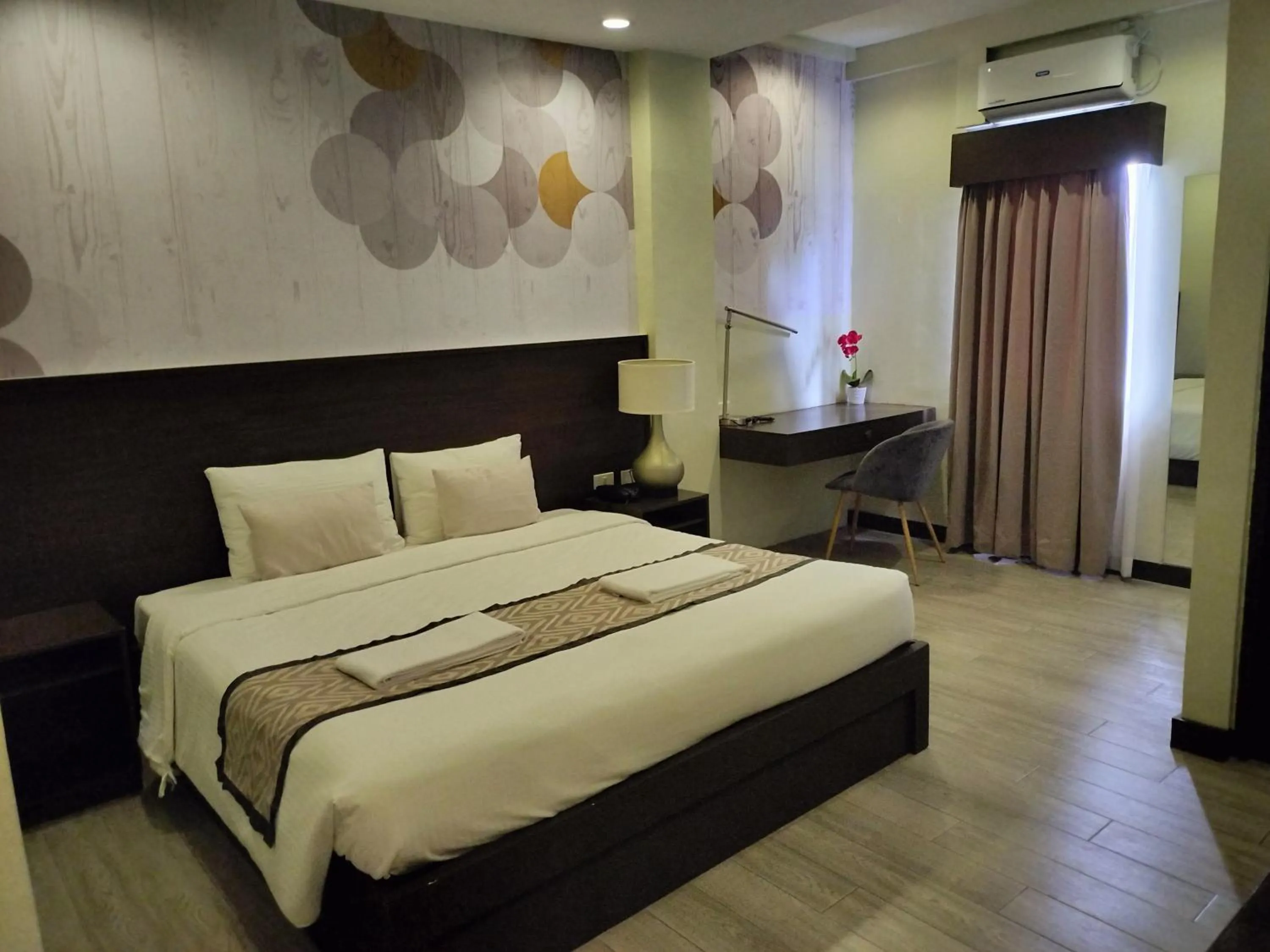 Bedroom, Bed in Whitewoods Convention and Leisure Hotel
