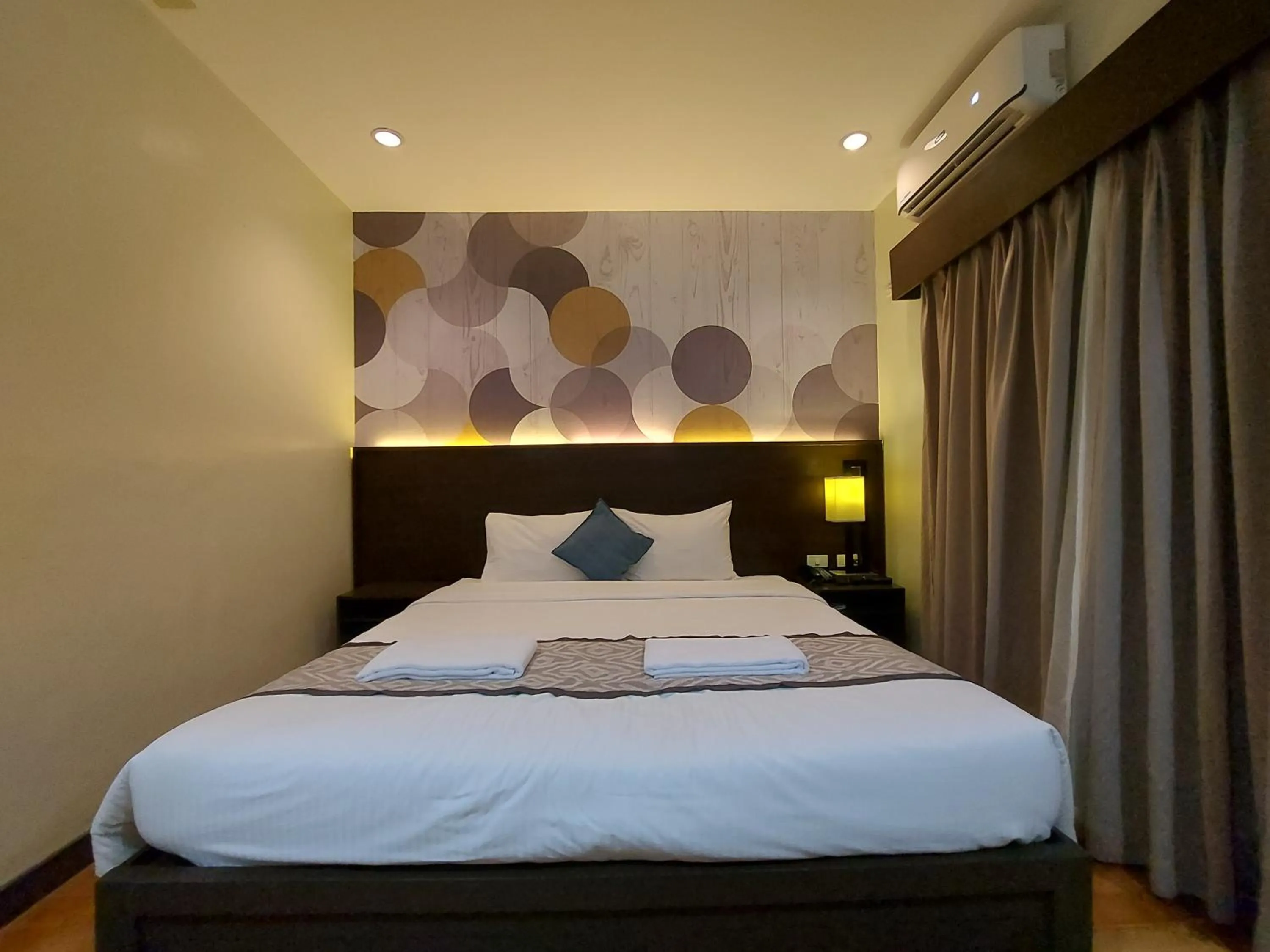 Bed in Whitewoods Convention and Leisure Hotel