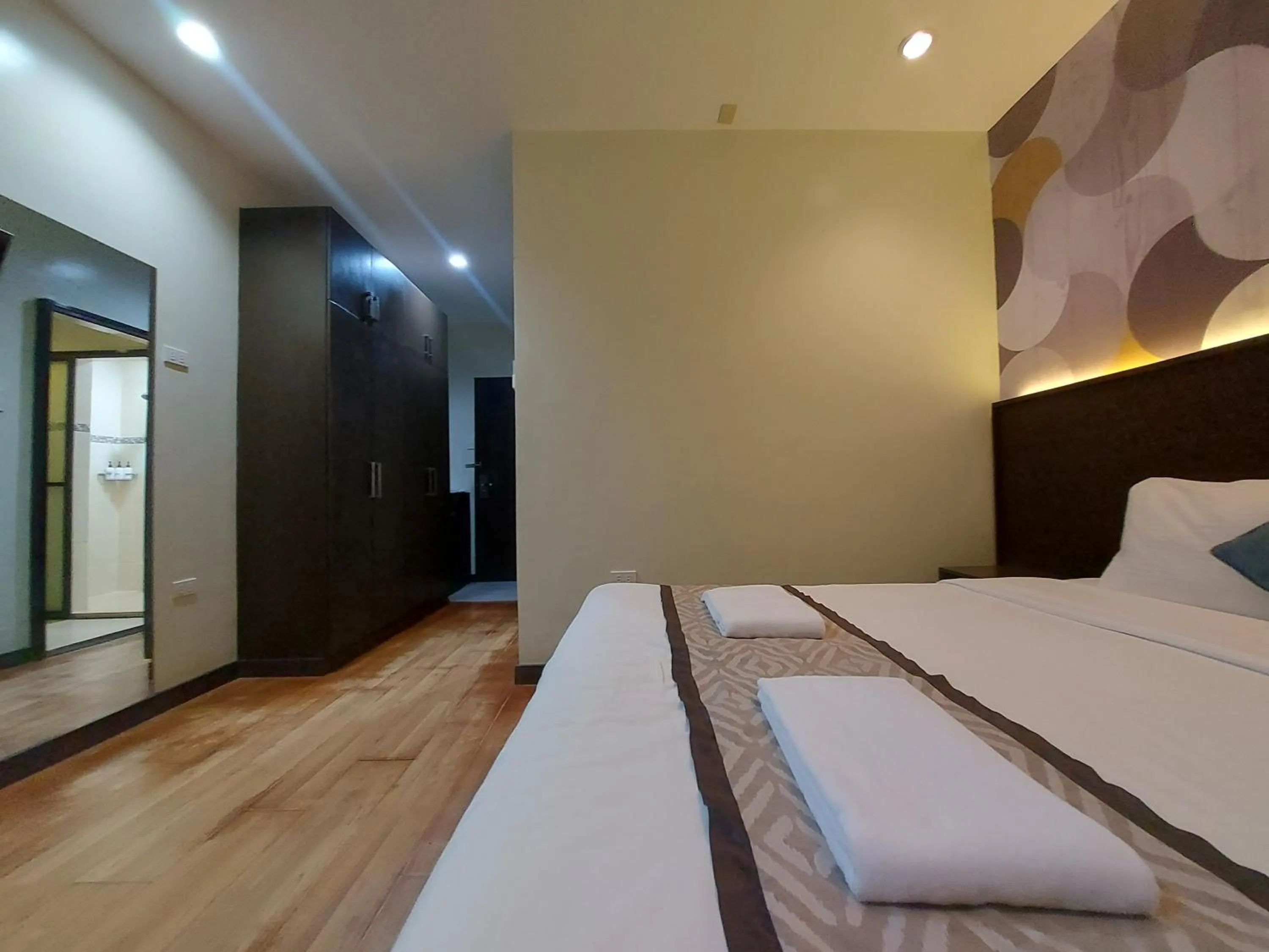 Photo of the whole room, Bed in Whitewoods Convention and Leisure Hotel