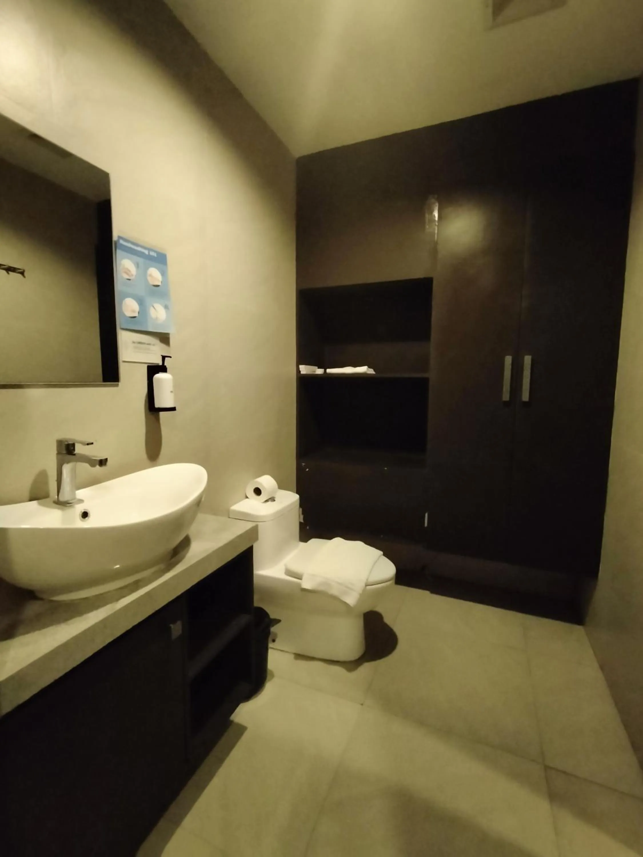 Toilet in Whitewoods Convention and Leisure Hotel