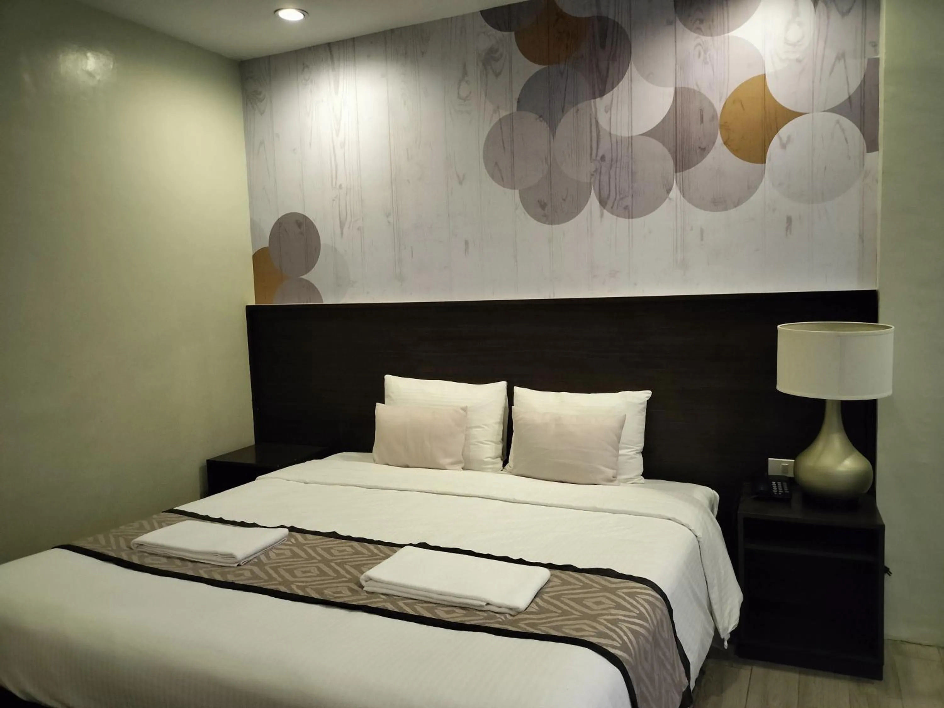 Bed in Whitewoods Convention and Leisure Hotel