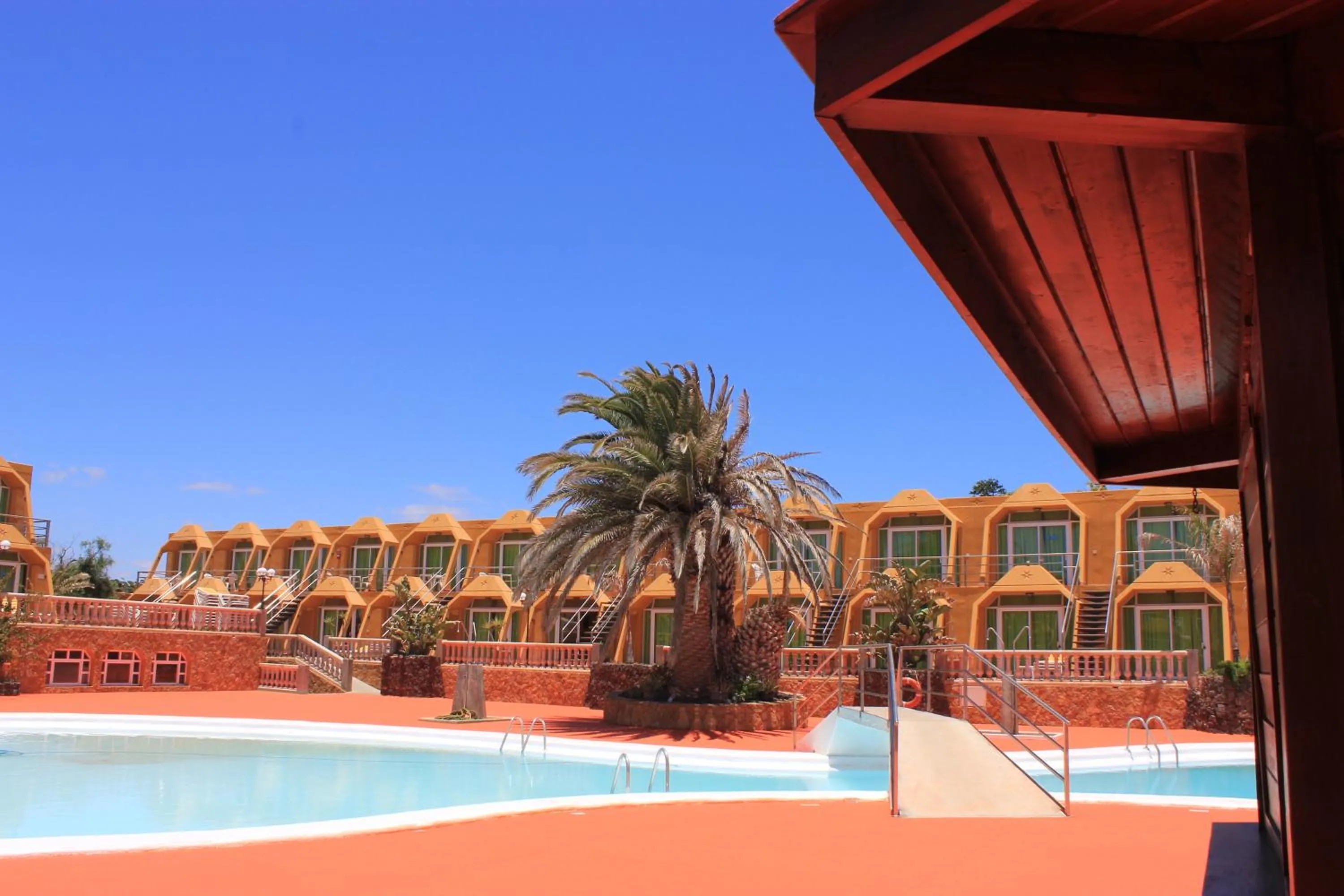 Swimming pool in Aparthotel la Piramide