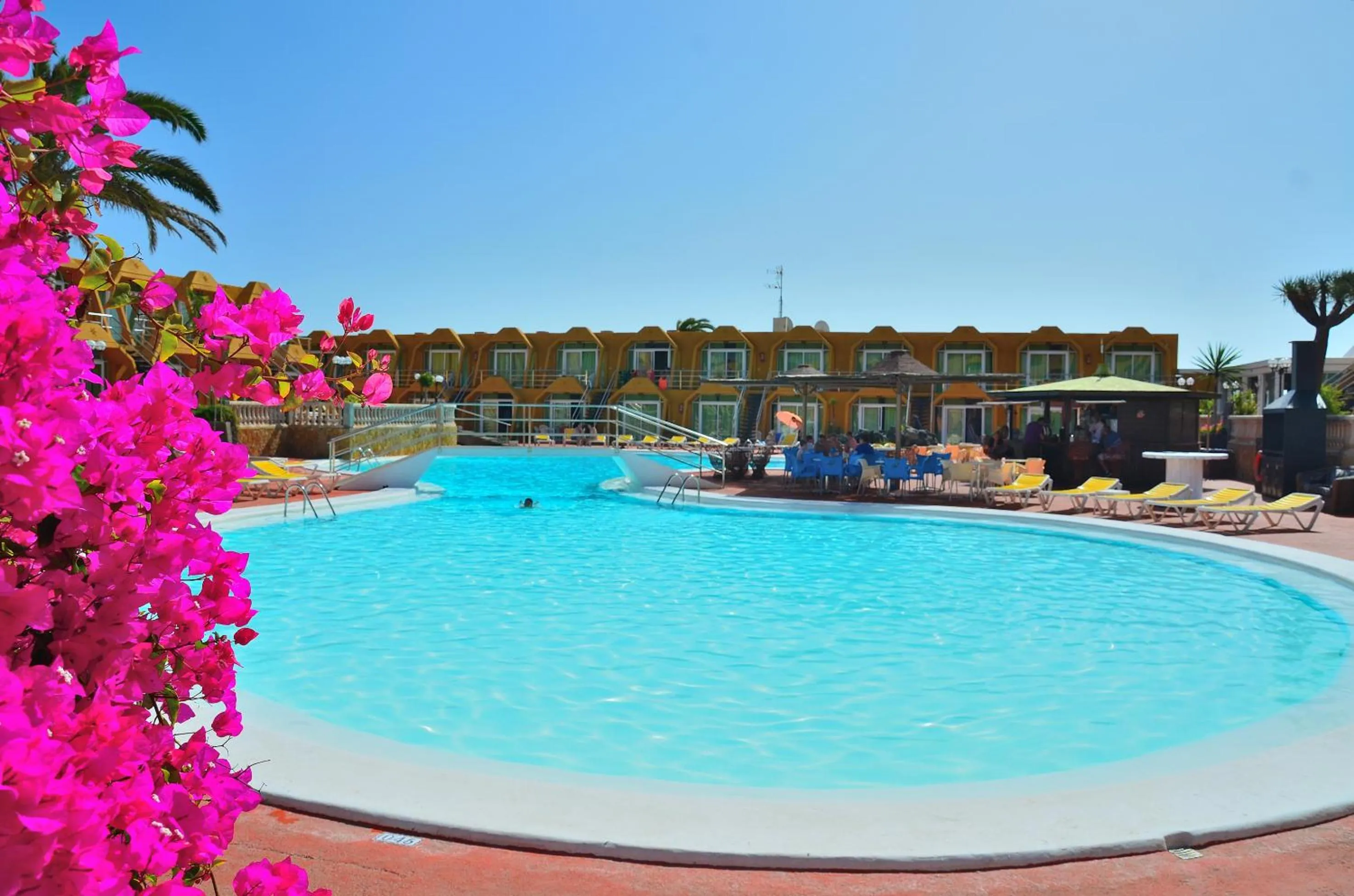 Pool view in Aparthotel la Piramide