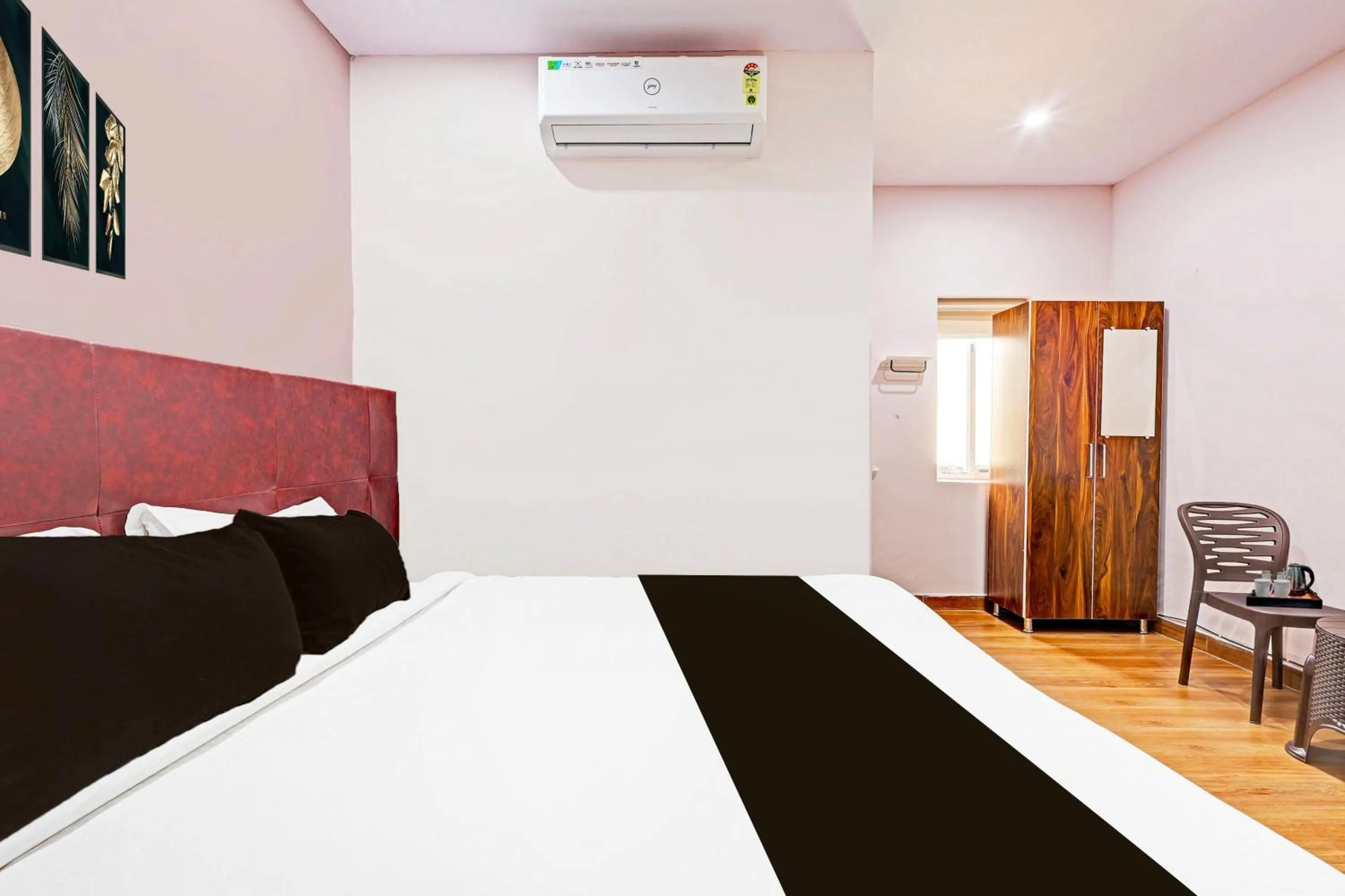 Bedroom, Bed in Super Hotel O Ramarvapadu Near ESI Hospital