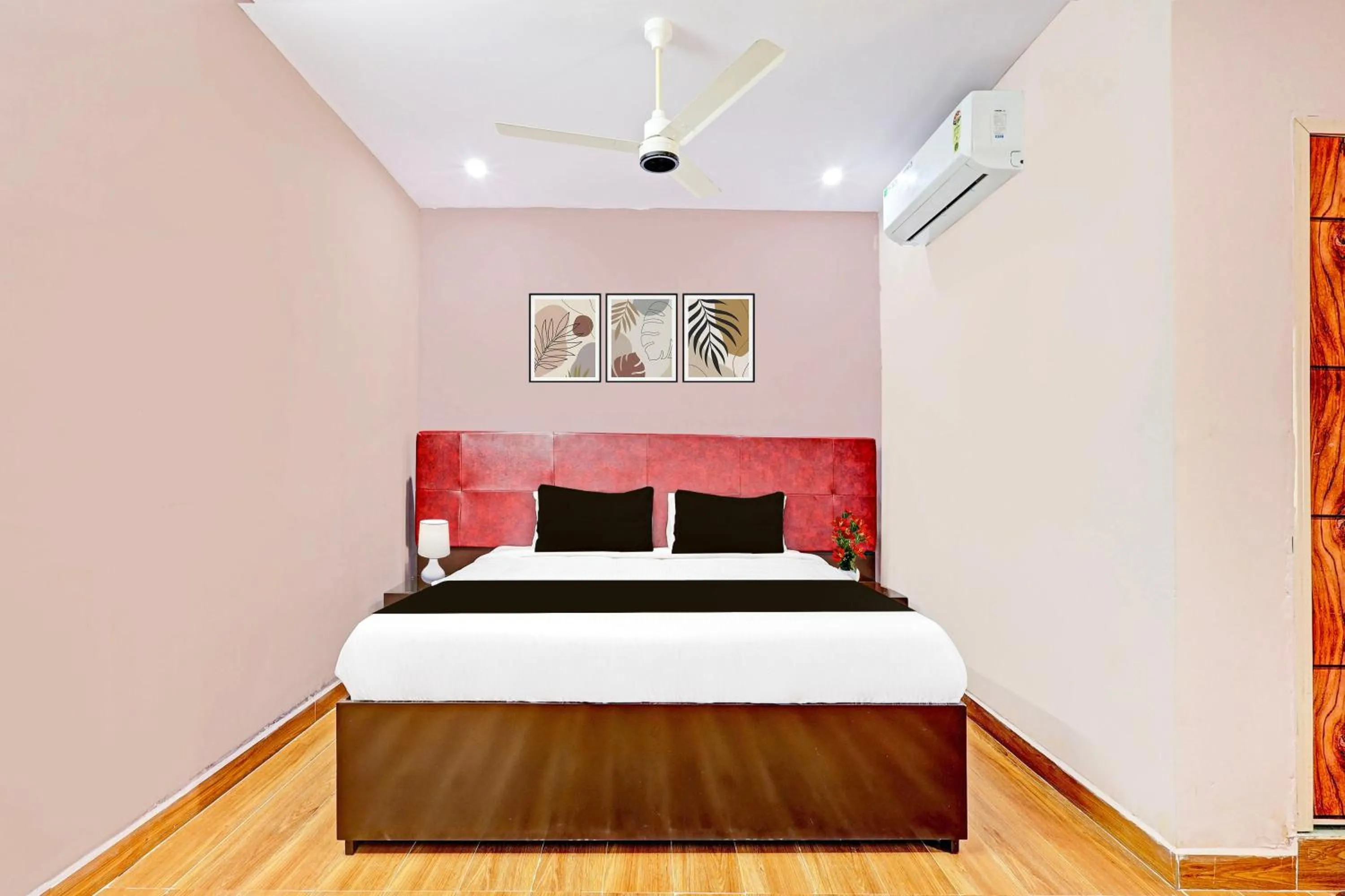 Bedroom, Bed in Super Hotel O Ramarvapadu Near ESI Hospital