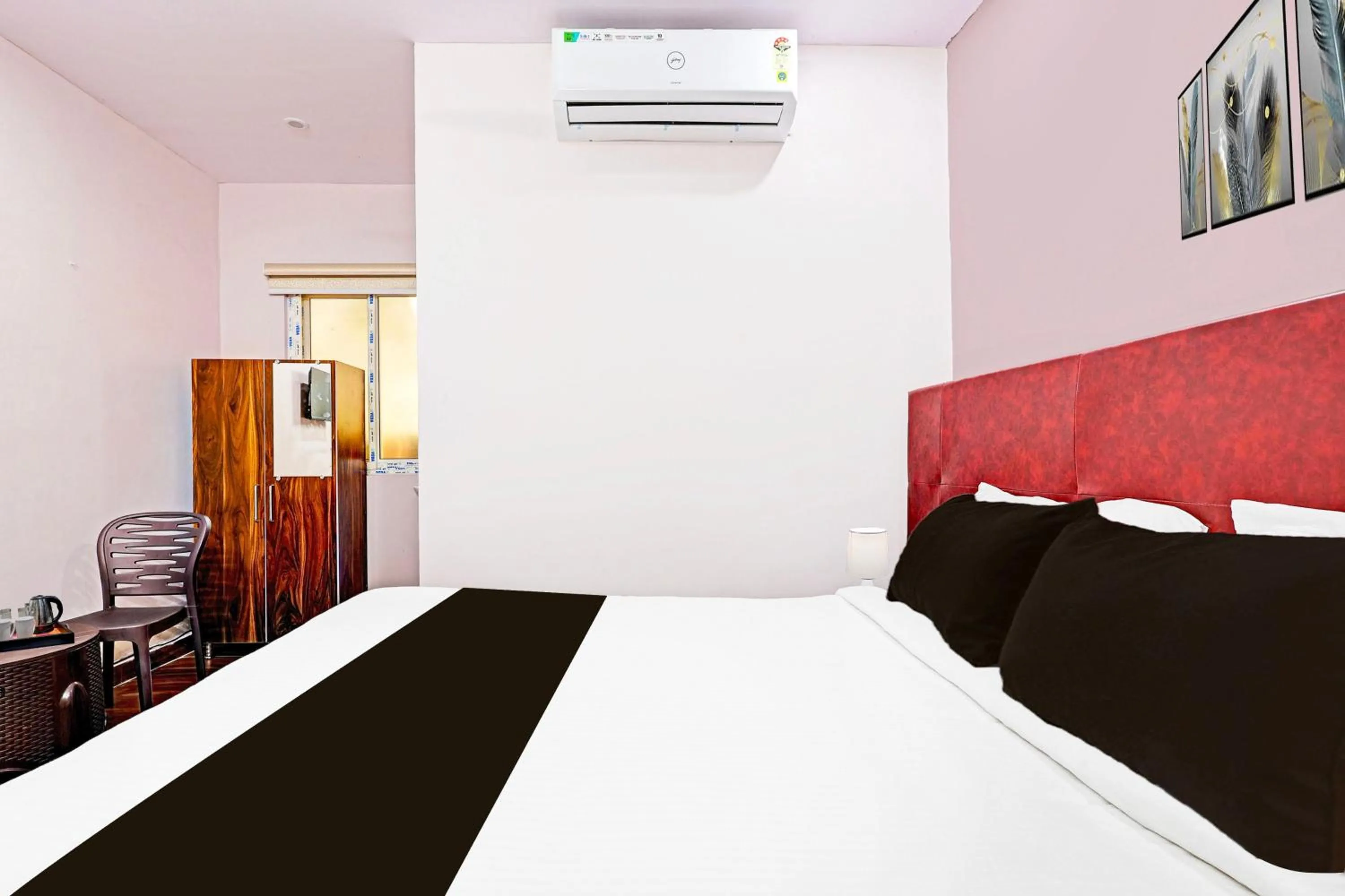 Bedroom, Bed in Super Hotel O Ramarvapadu Near ESI Hospital