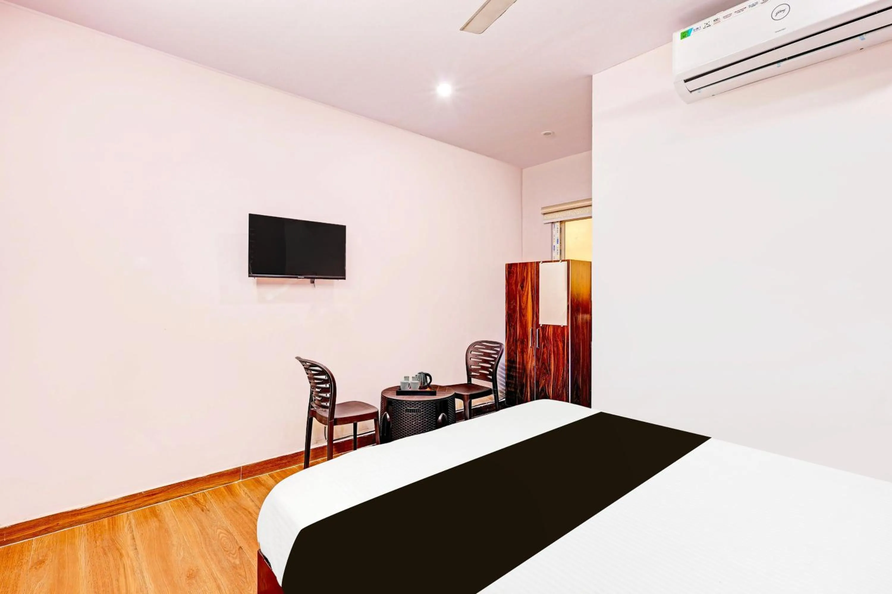 Bedroom, Bed in Super Hotel O Ramarvapadu Near ESI Hospital