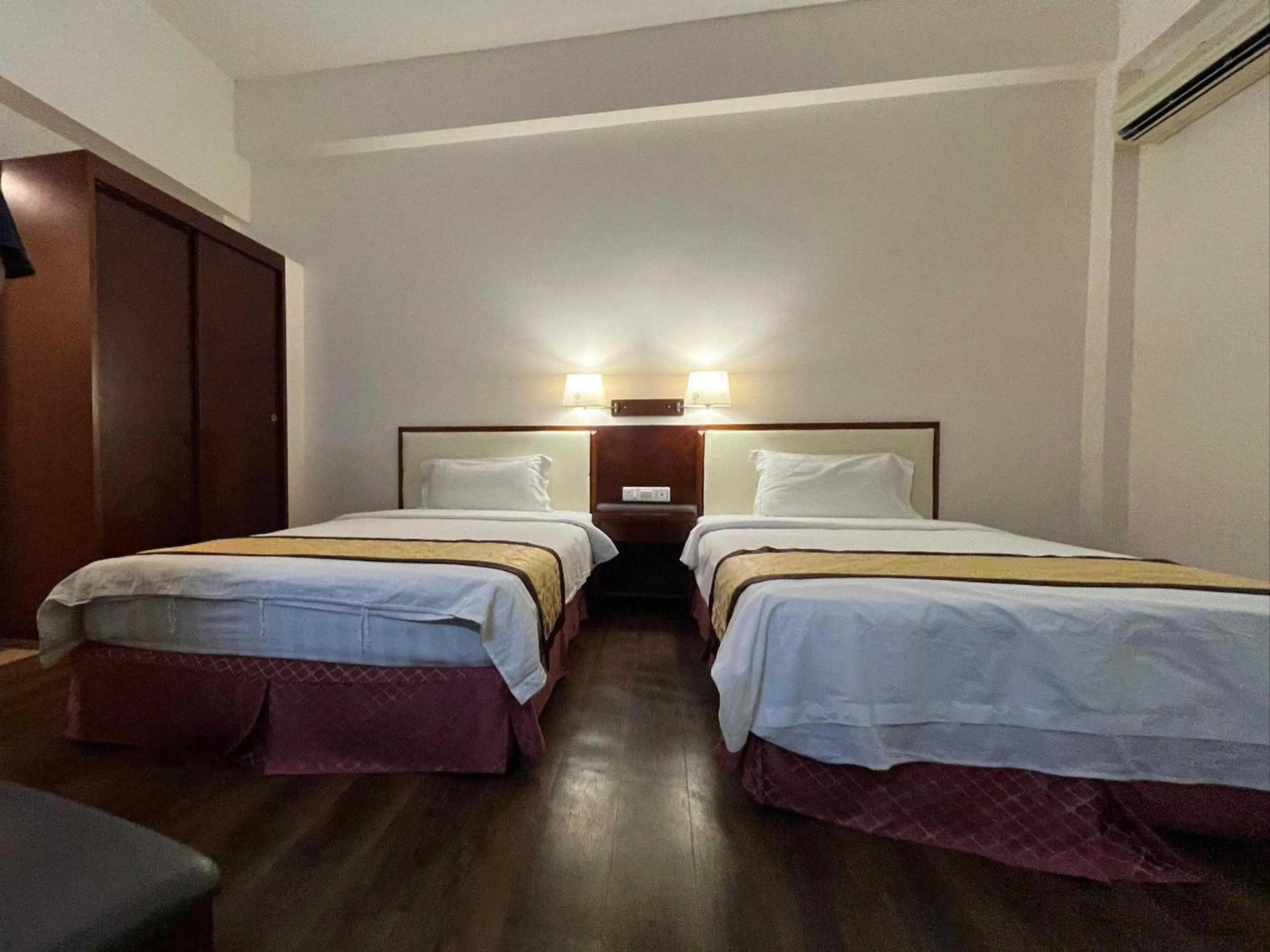 Bedroom in Hotel O Atari Inn