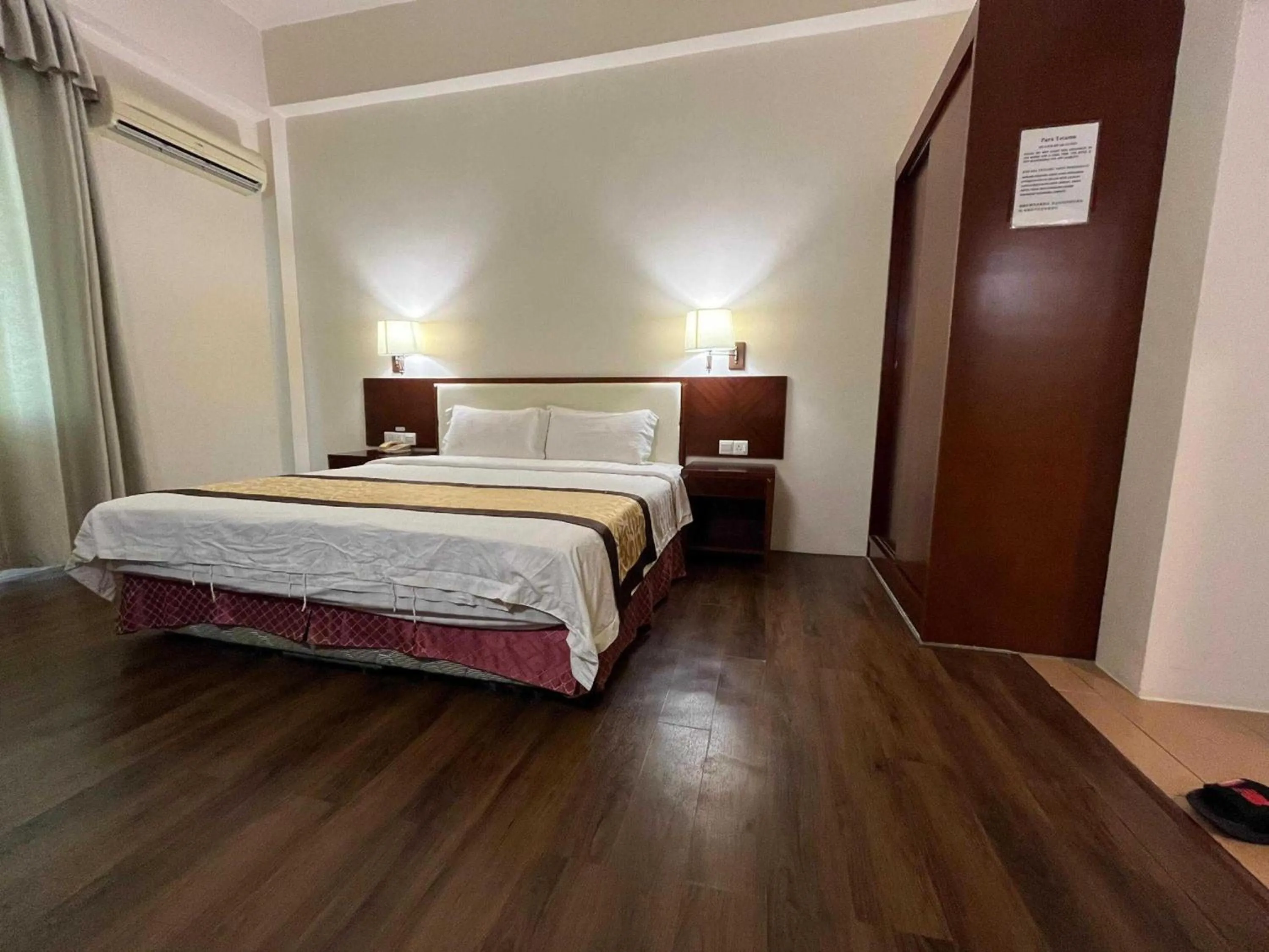 Bedroom in Hotel O Atari Inn