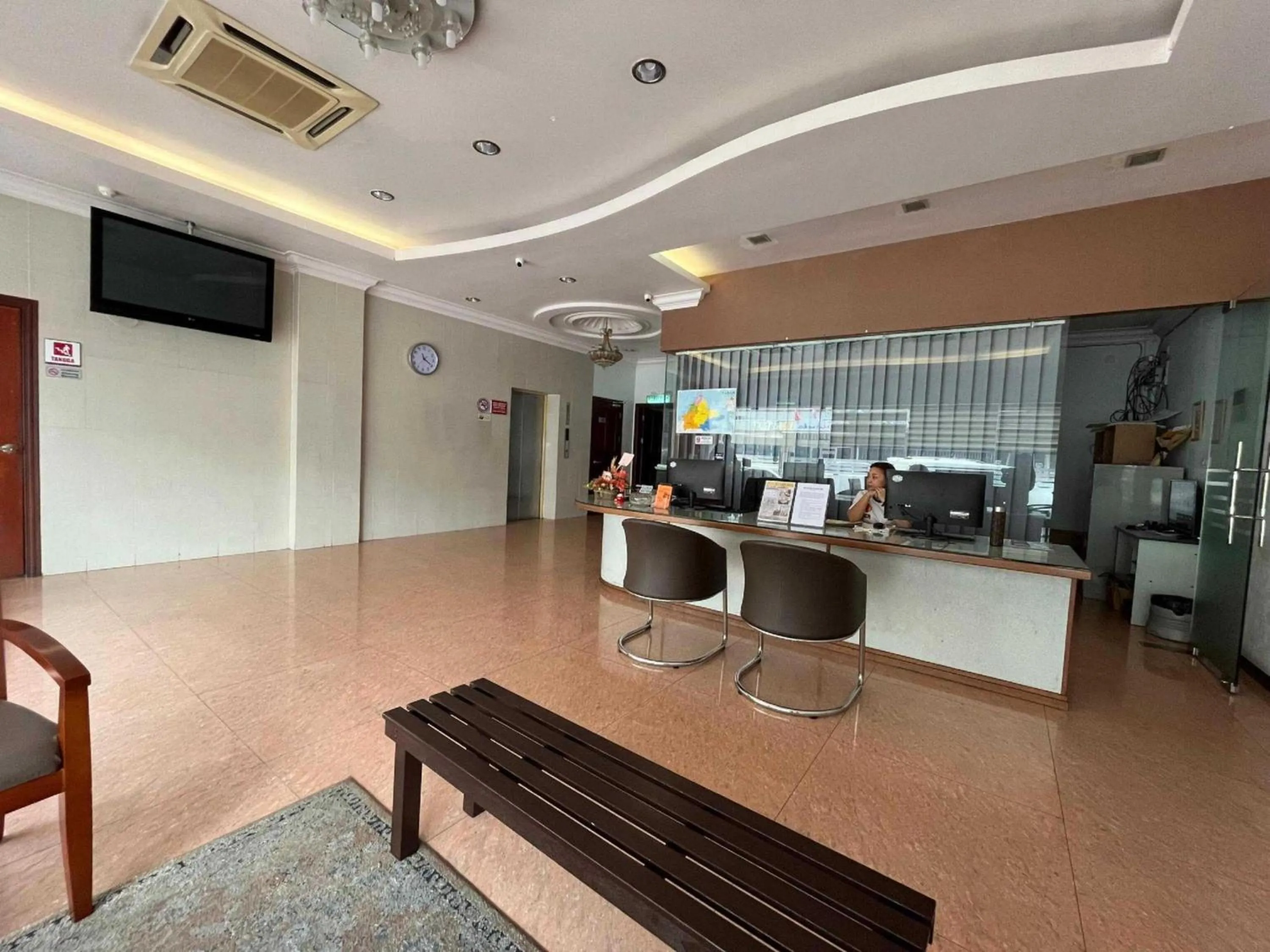 Lobby or reception in Hotel O Atari Inn