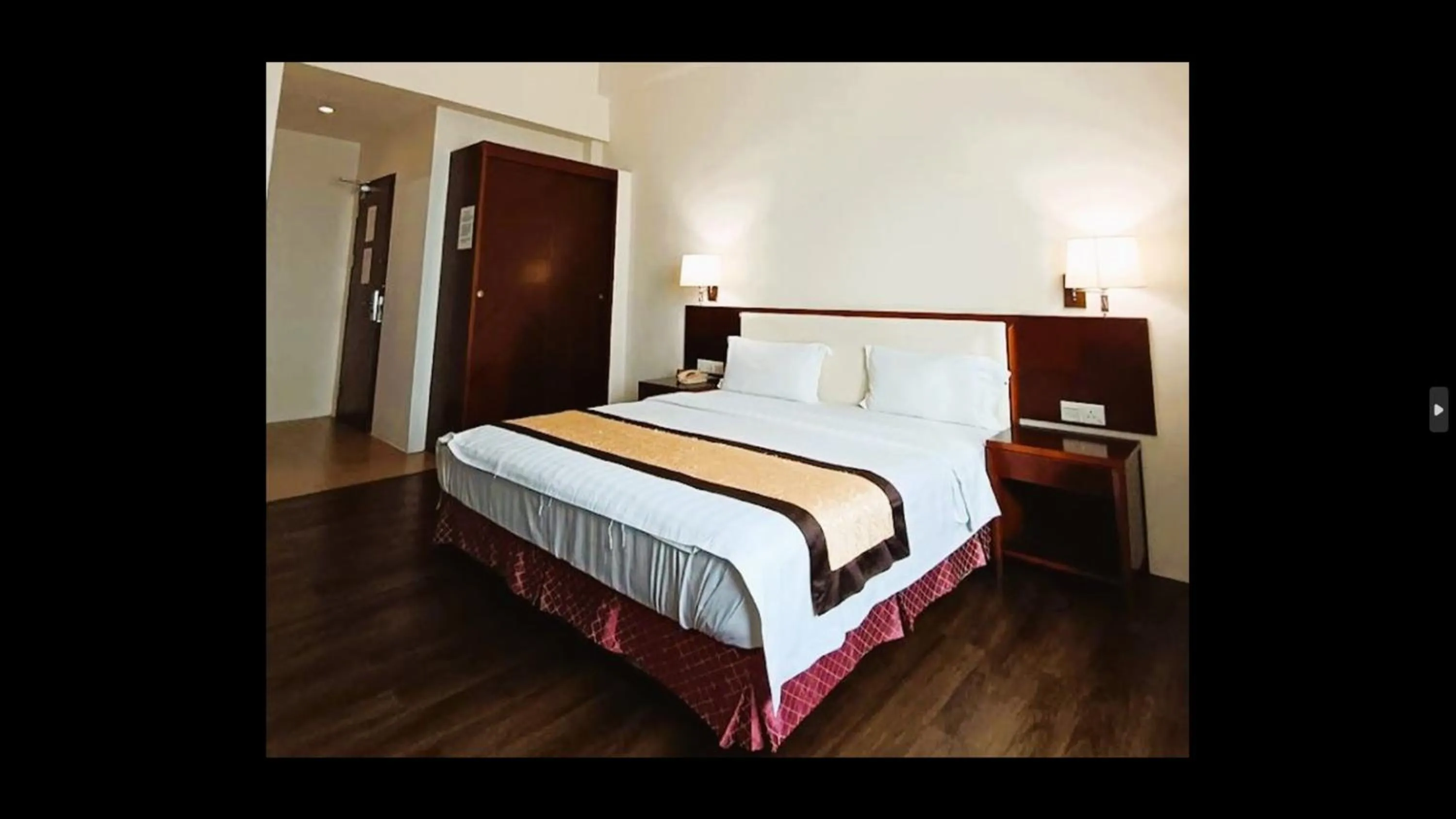 Bedroom in Hotel O Atari Inn