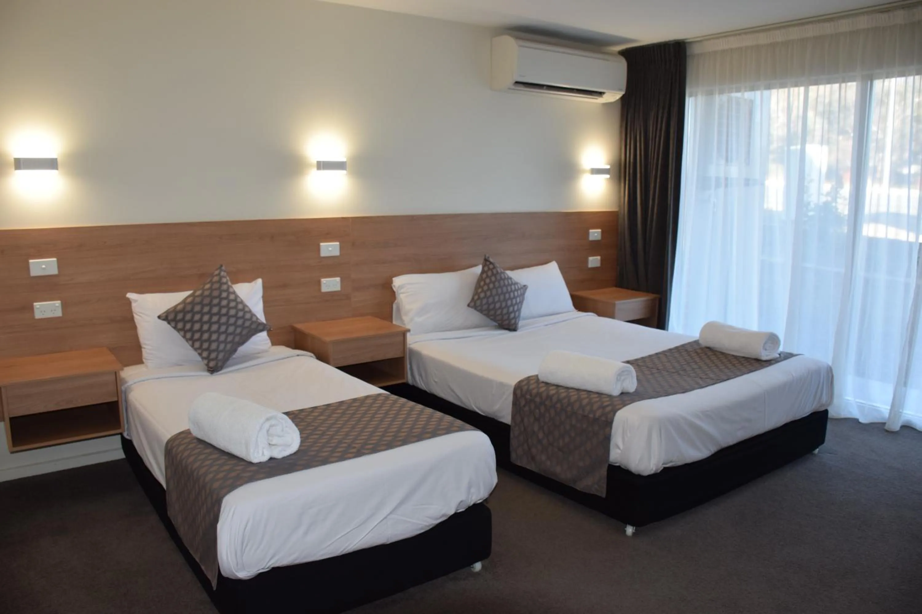 Bedroom, Bed in Rainbow Motel Queanbeyan