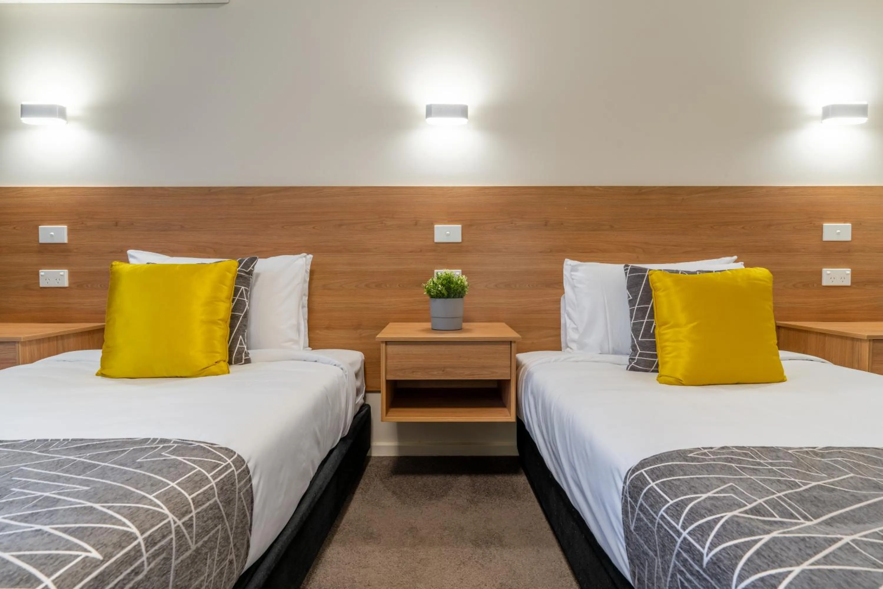 Bedroom, Bed in Rainbow Motel Queanbeyan