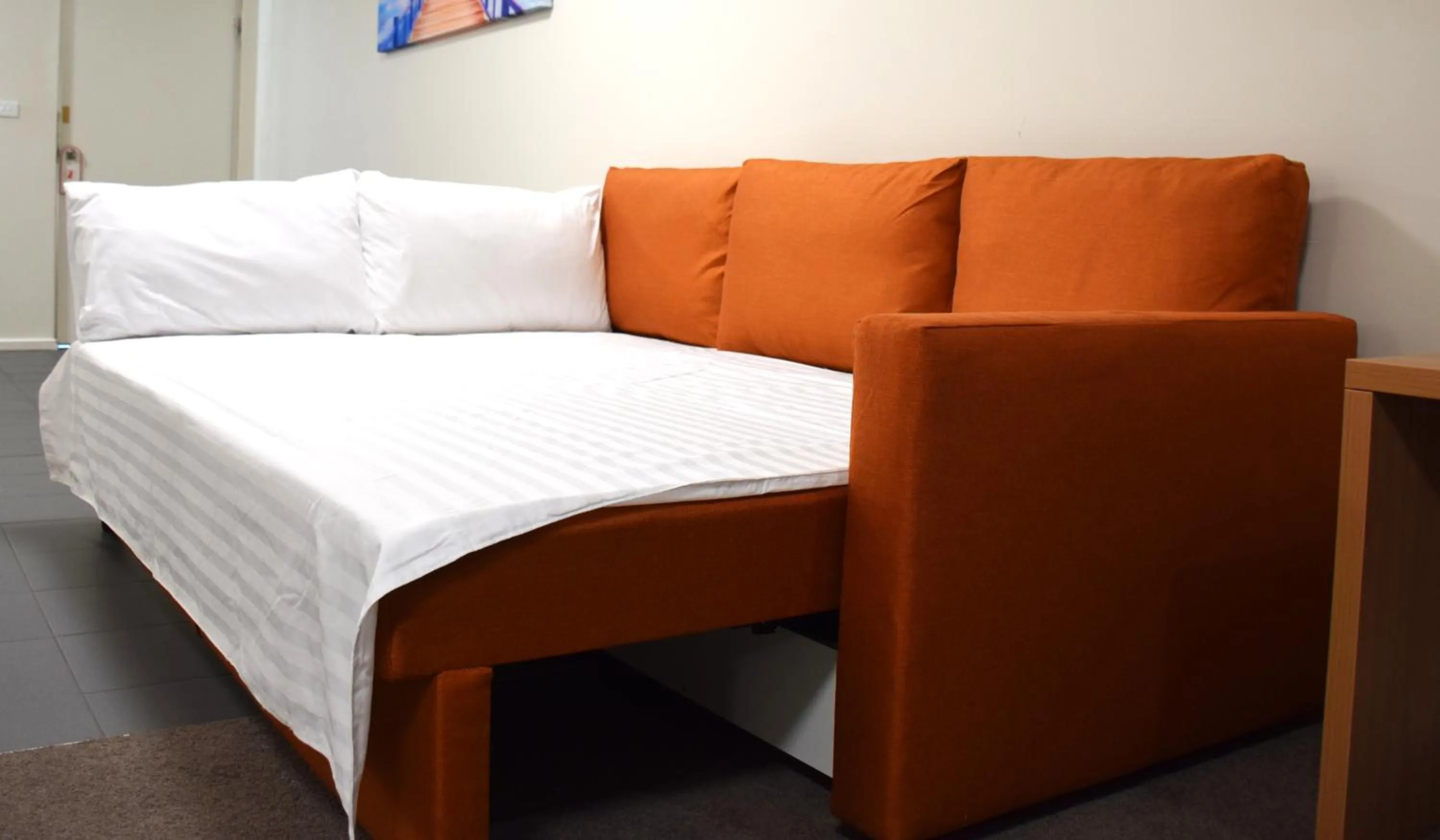 Bed in Rainbow Motel Queanbeyan