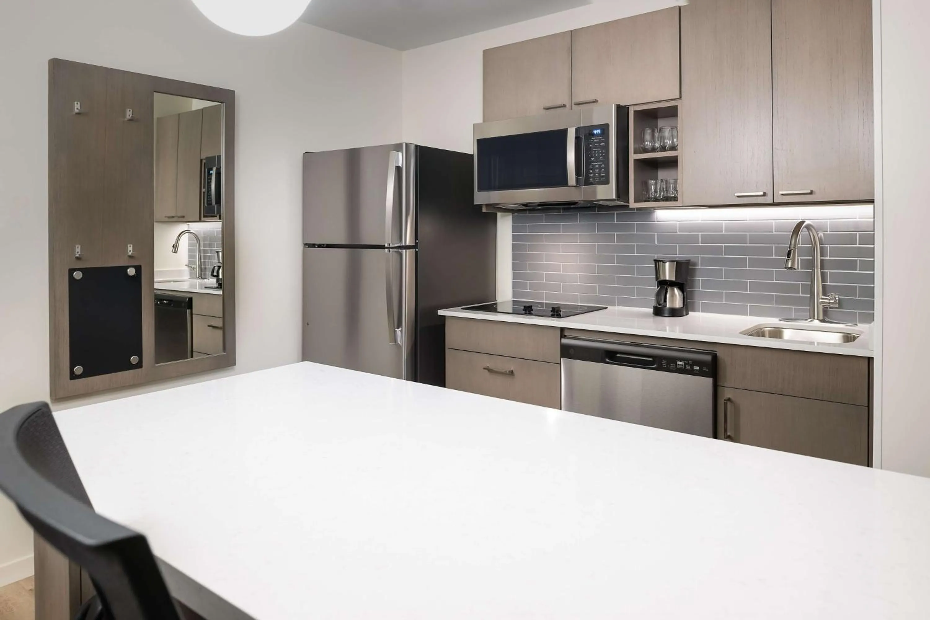 Kitchen or kitchenette in Hyatt House Auburn Hills/Detroit