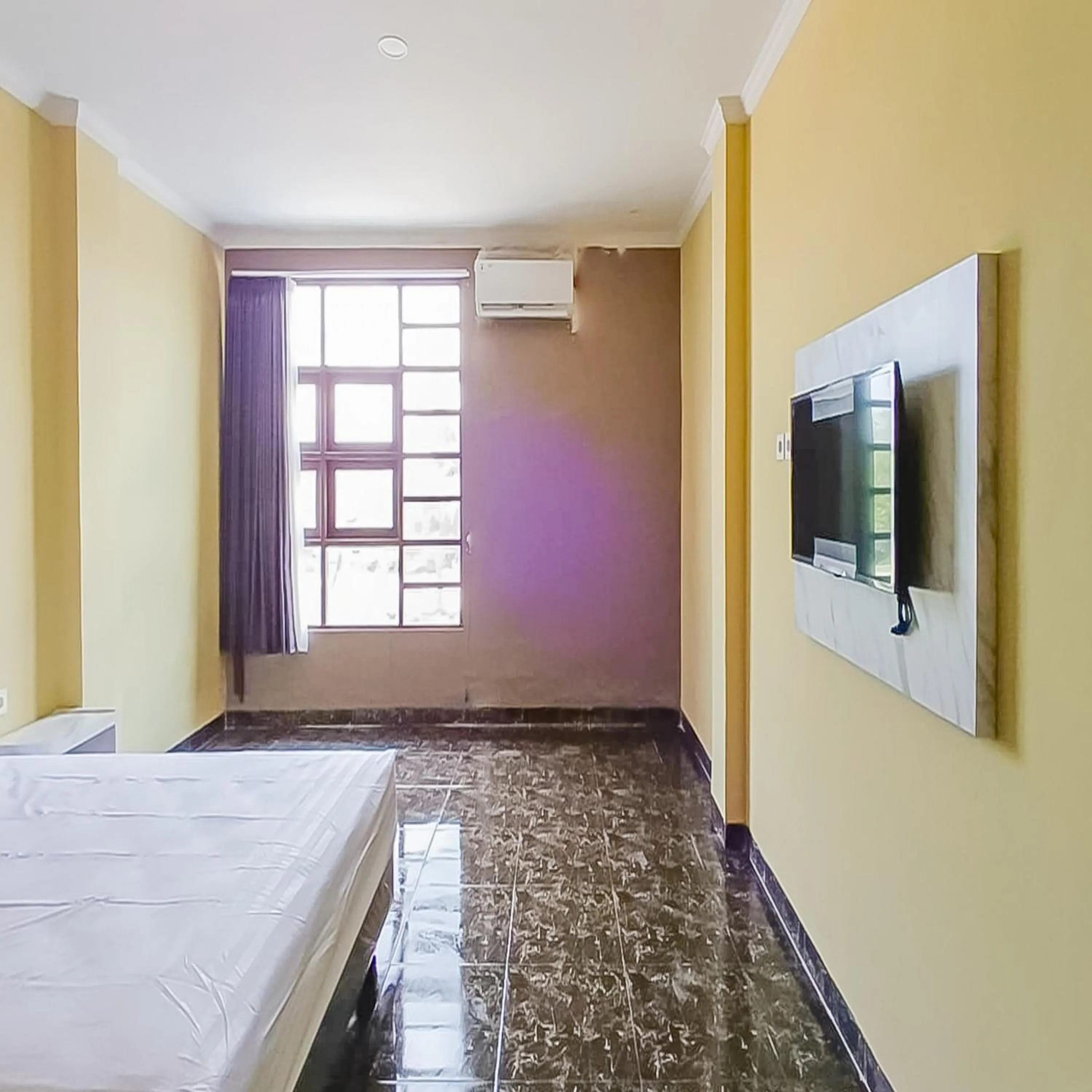 Bedroom, Bed in Urbanview Hotel Lamin Palangkaraya by RedDoorz