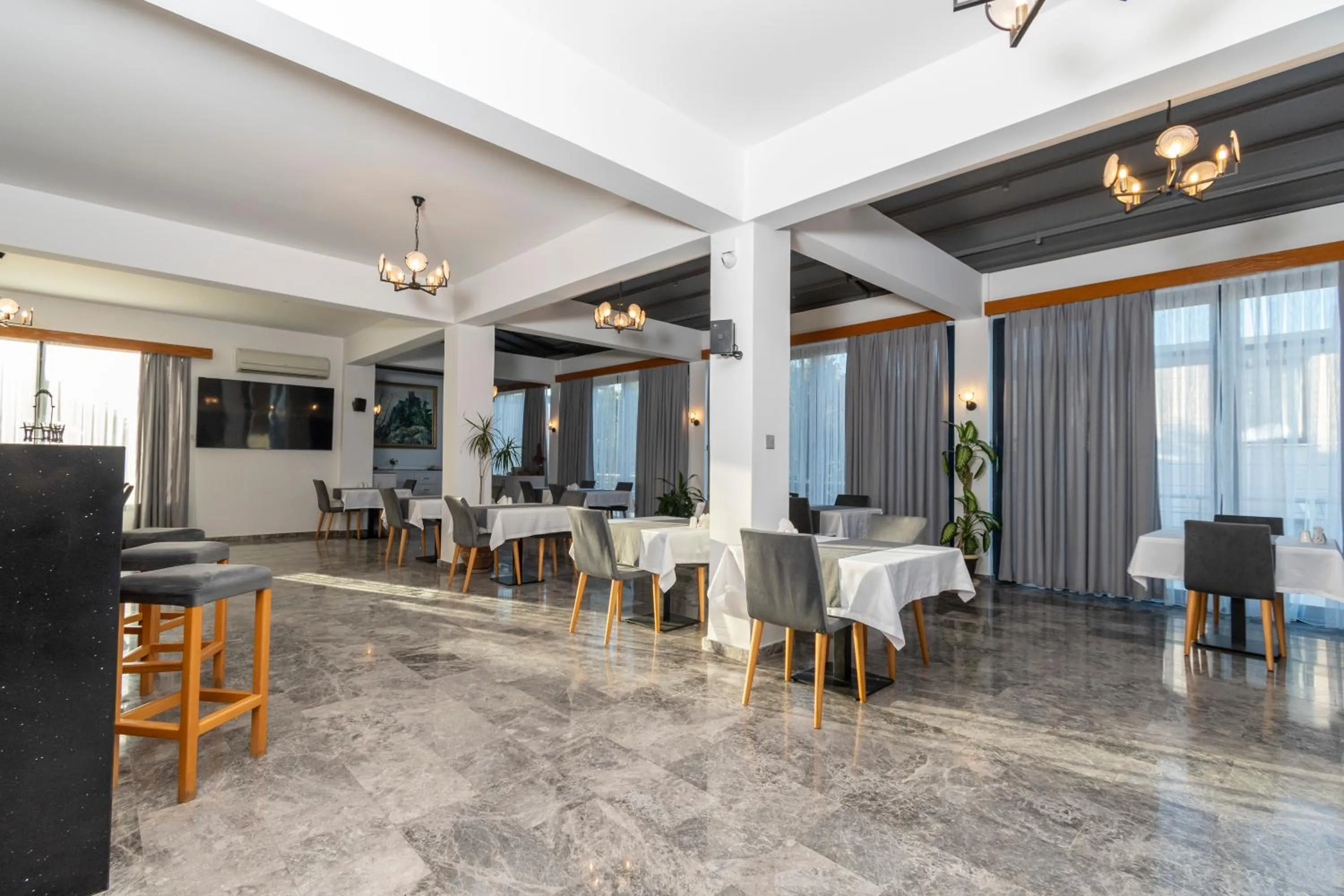 Bellapais Oasis Hotel