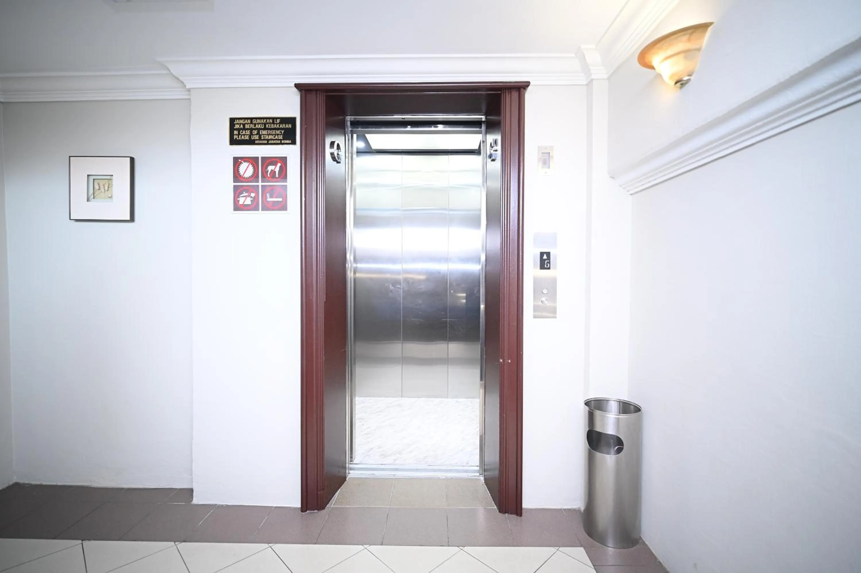 elevator in Kingston Hotel 9 - Jonker Street Malacca