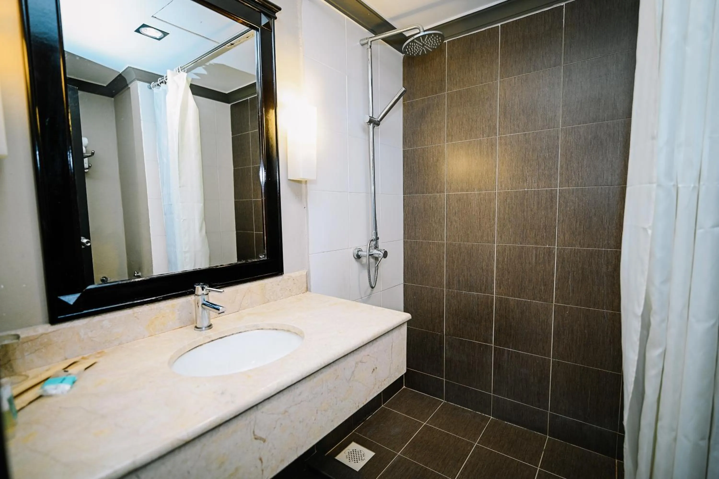 Shower in Kingston Hotel 9 - Jonker Street Malacca