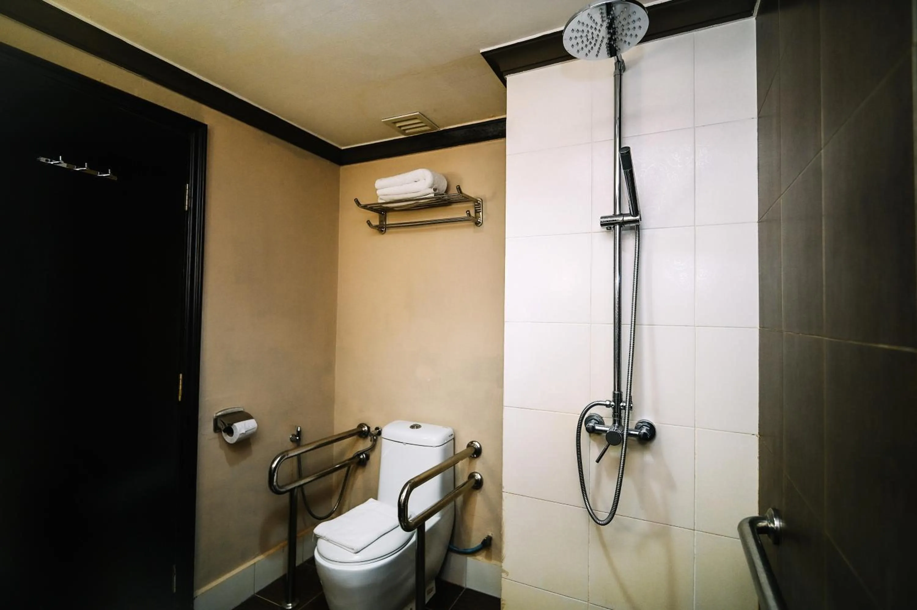 Shower in Kingston Hotel 9 - Jonker Street Malacca