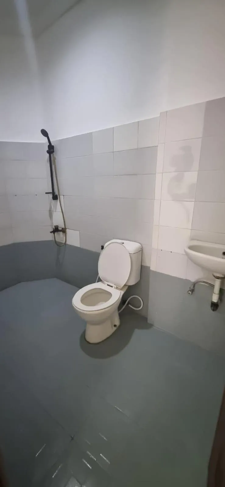 Toilet in Rays Residence