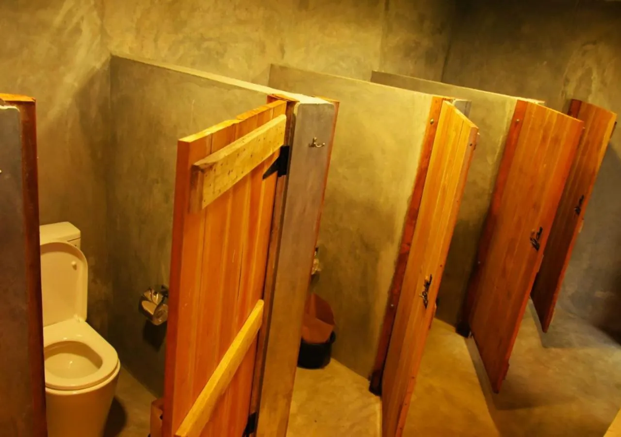 Toilet in Belihuloya Adventure Camp By Eco Team