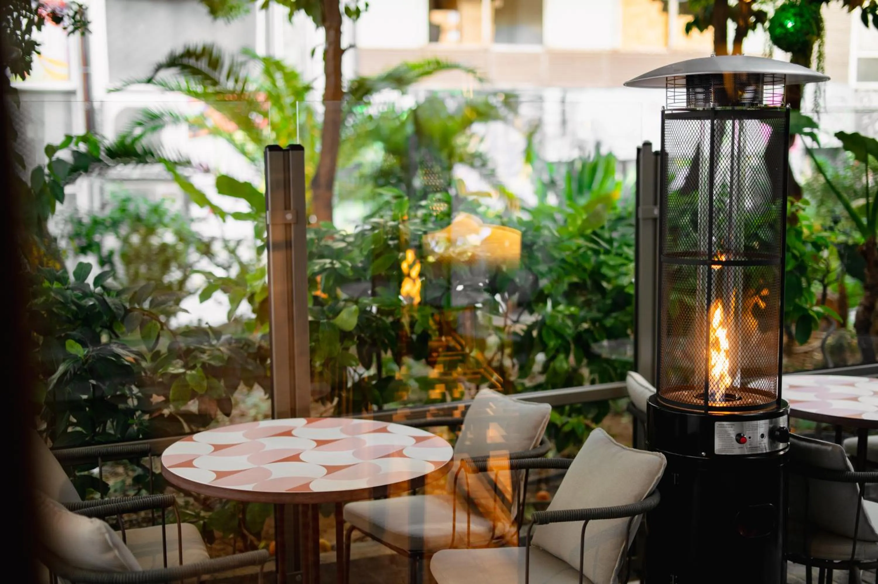 Restaurant/places to eat in Emerald Hotel Athens