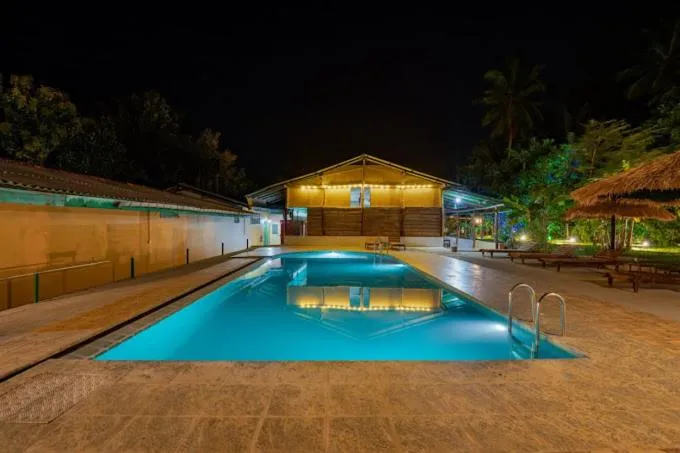 Swimming pool in Ayurvedic Lanka Wellness Hotel