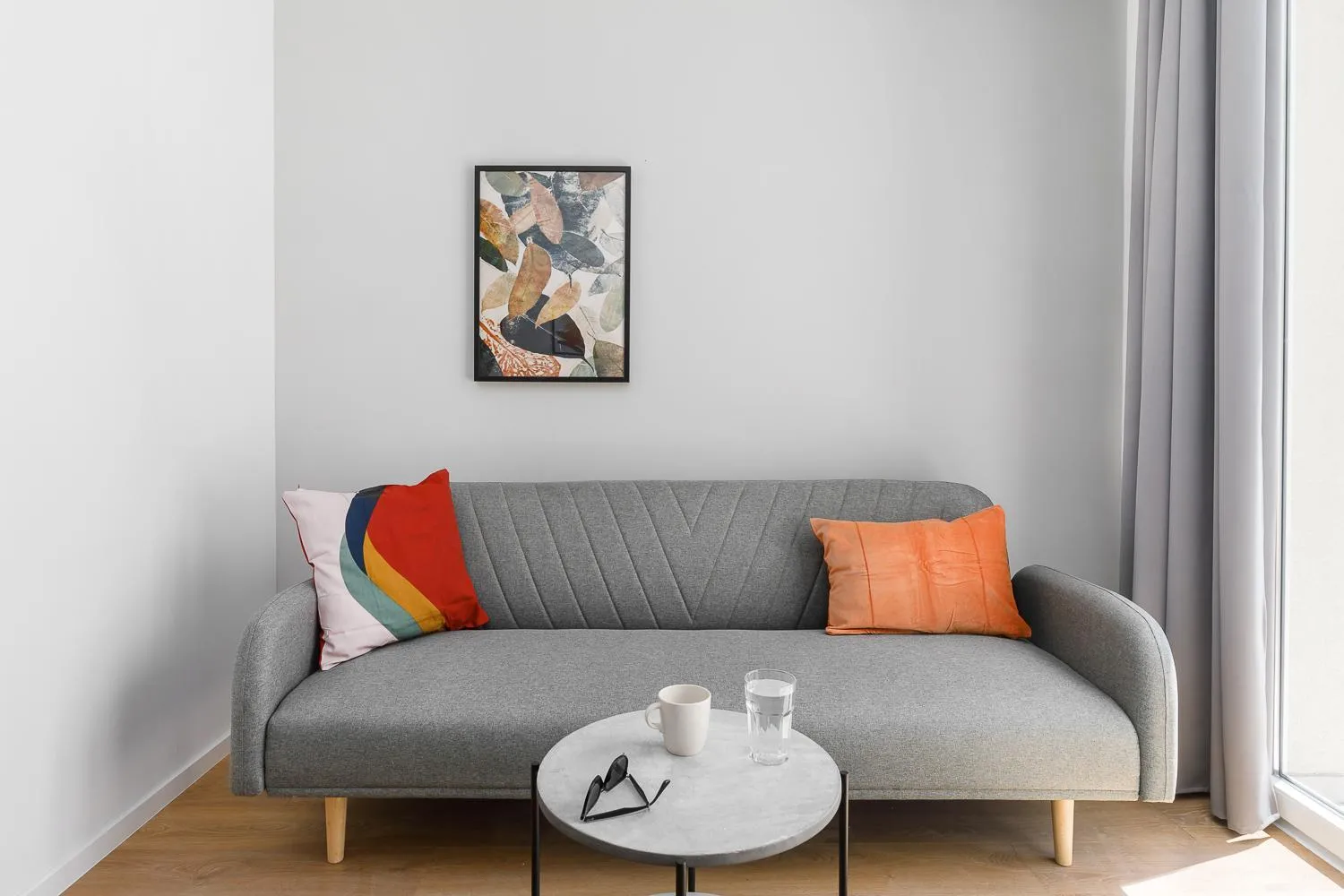 Living room in Soho Residence by halu!