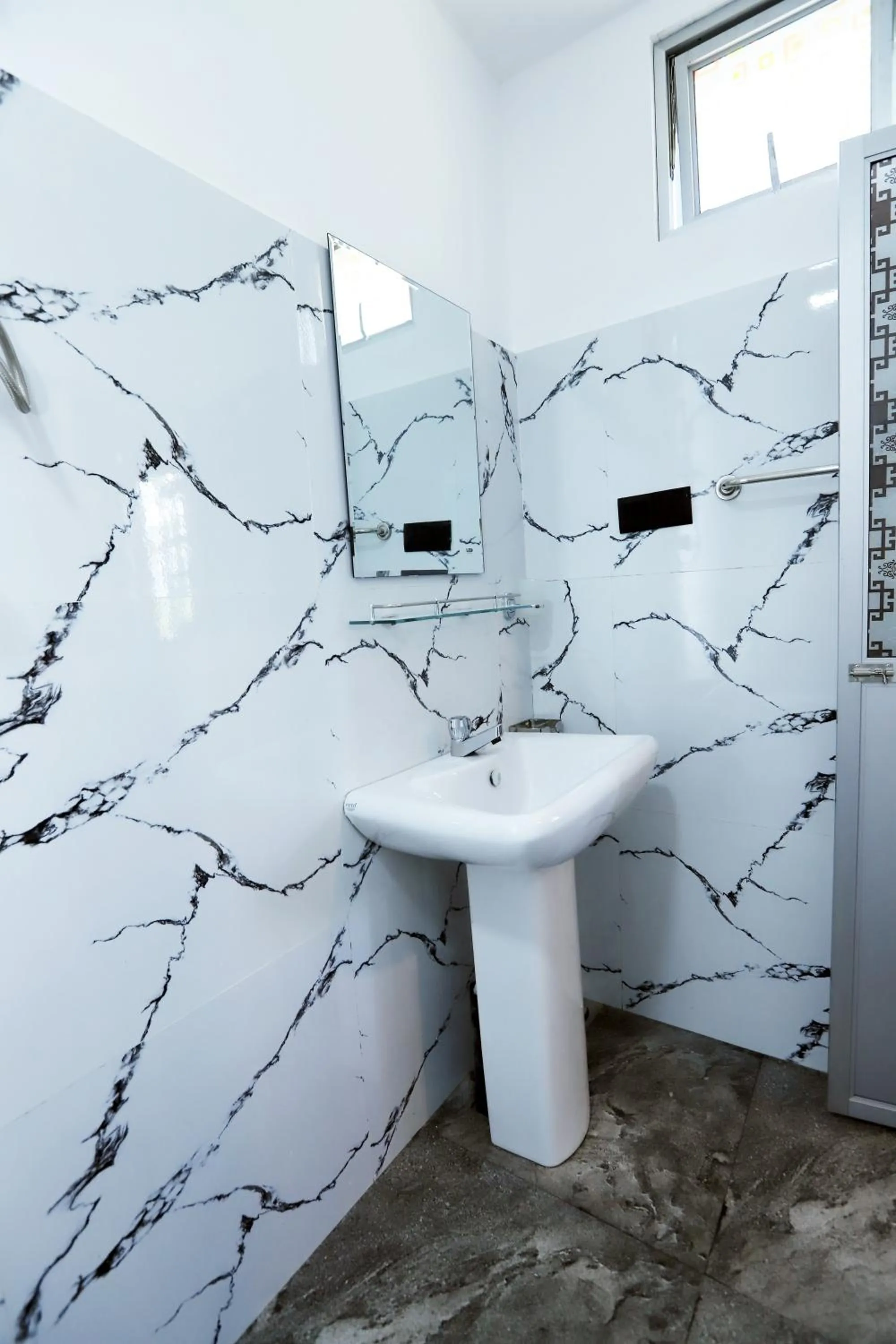 Bathroom in Dinsara Pearl Villa