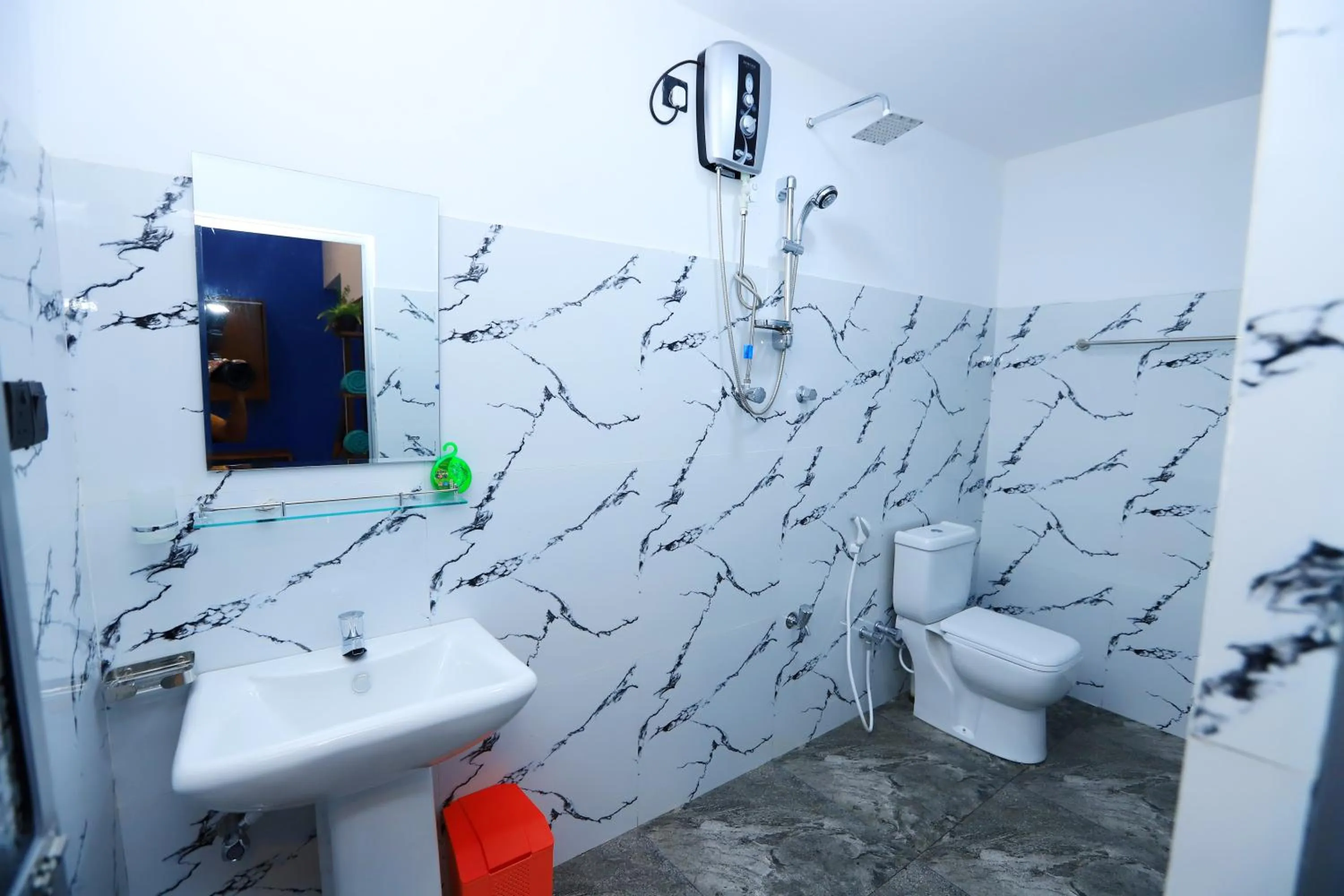 Shower in Dinsara Pearl Villa