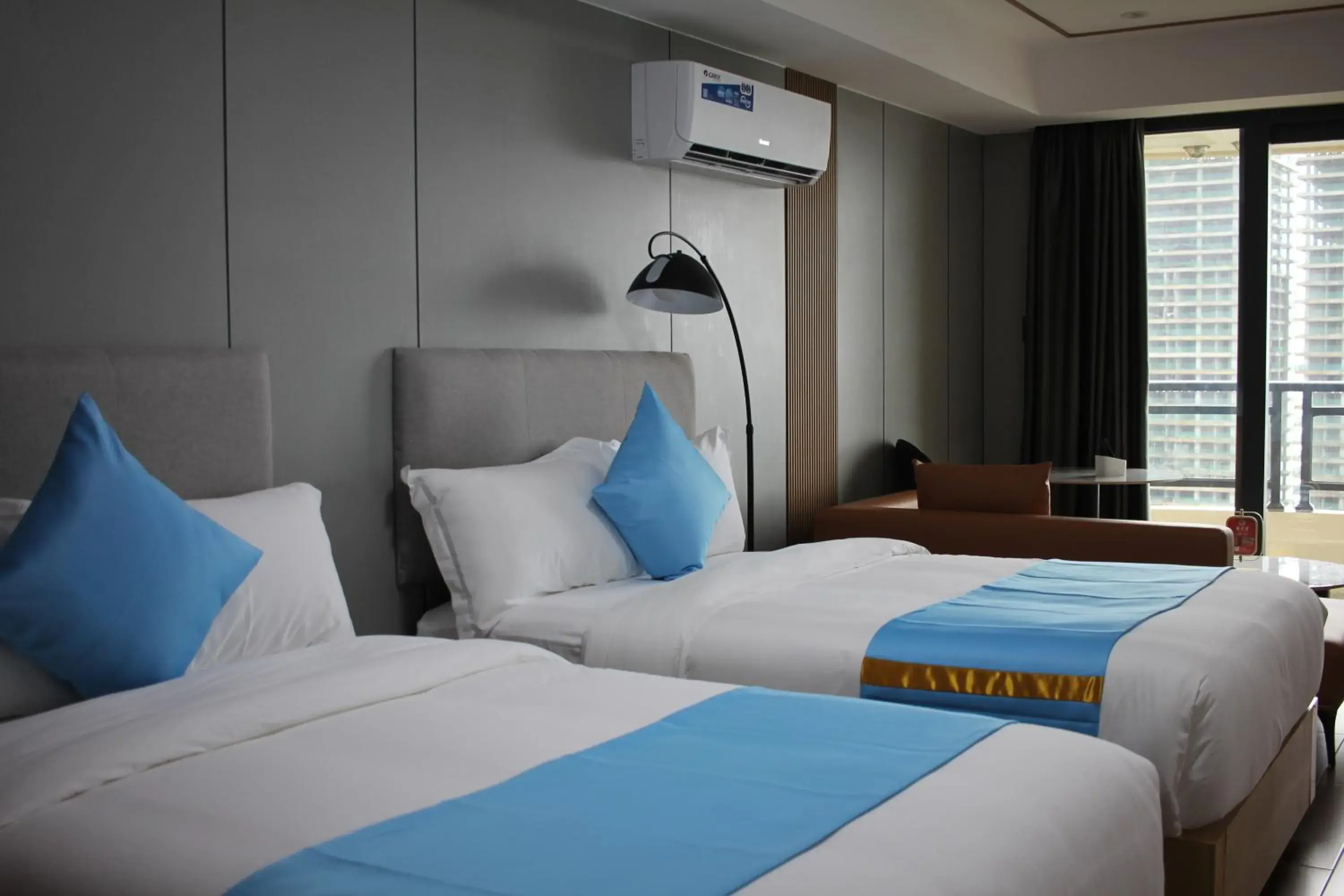 Deluxe Double or Twin Room with Balcony in Golden Seagulls Hotel Deluxe Double or Twin Room with Balcony in Golden Seagulls Hotel