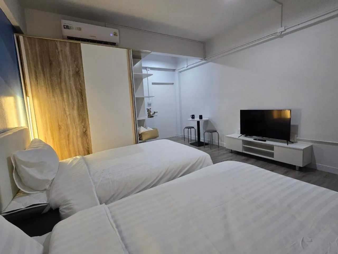 Bed in SRINN Hotel Pattaya Klang