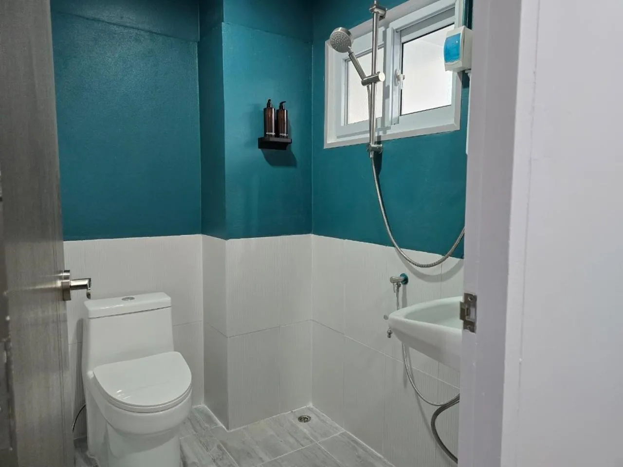 Toilet in SRINN Hotel Pattaya Klang