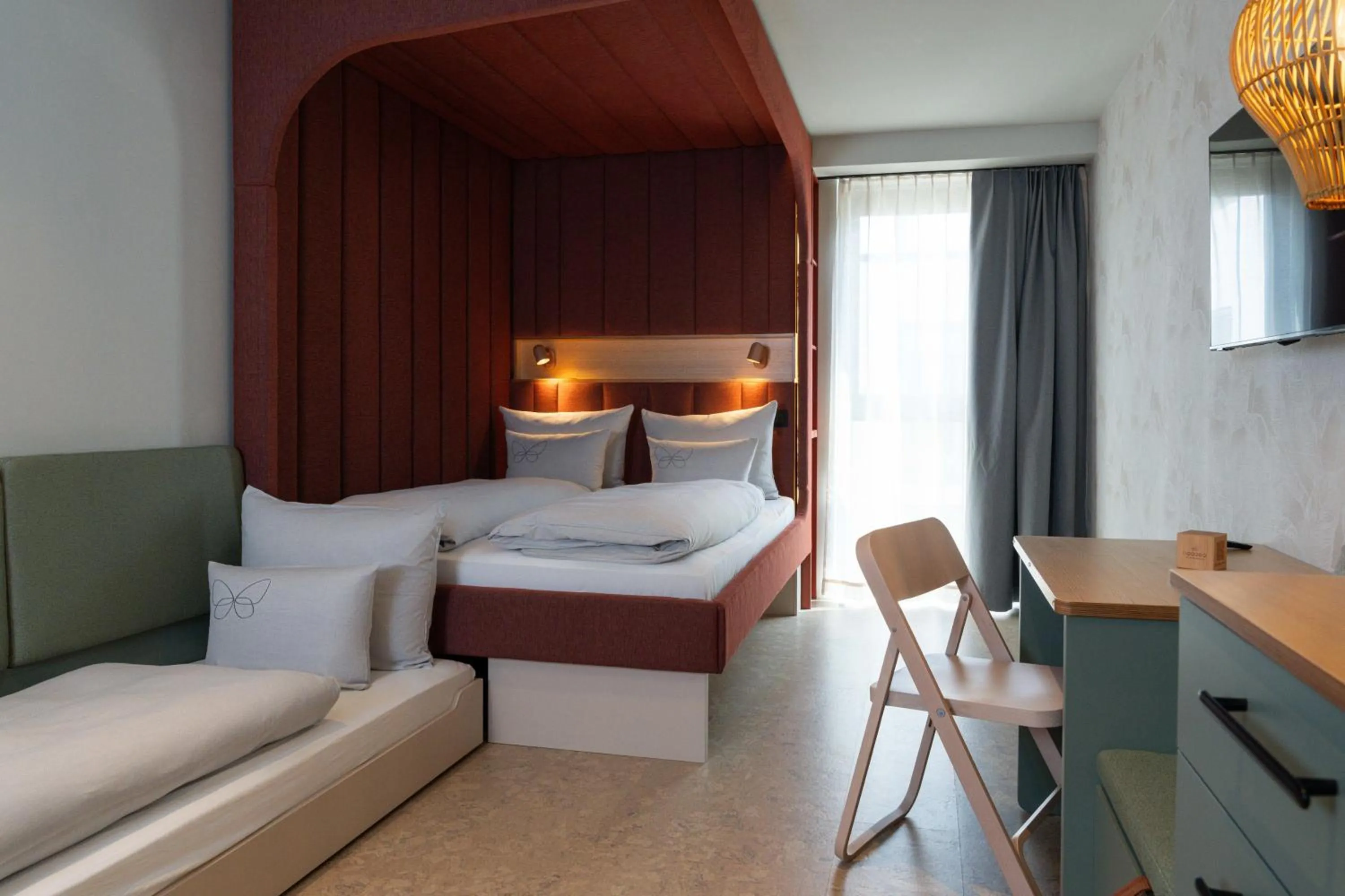 Photo of the whole room, Bed in Cocoon Theresienwiese