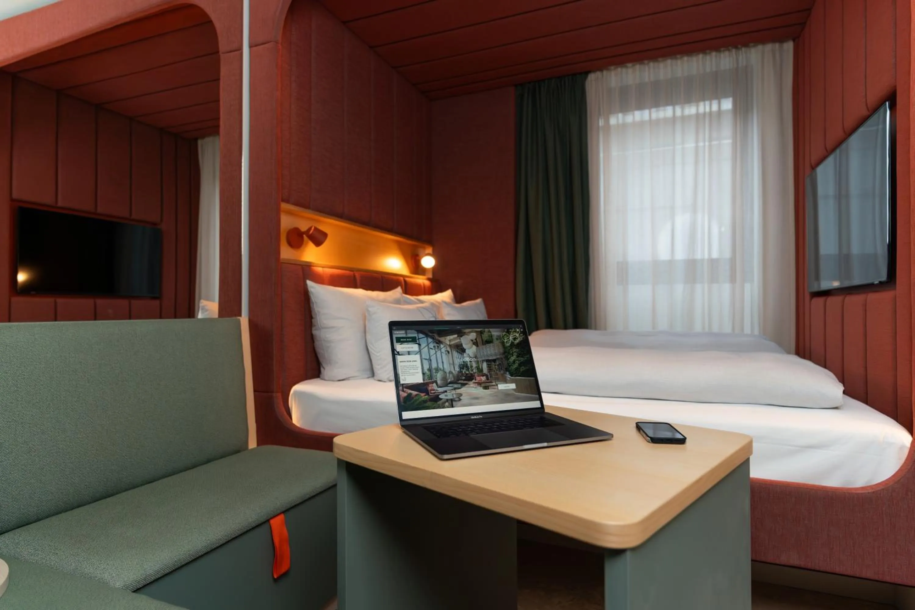 Photo of the whole room, Bed in Cocoon Theresienwiese